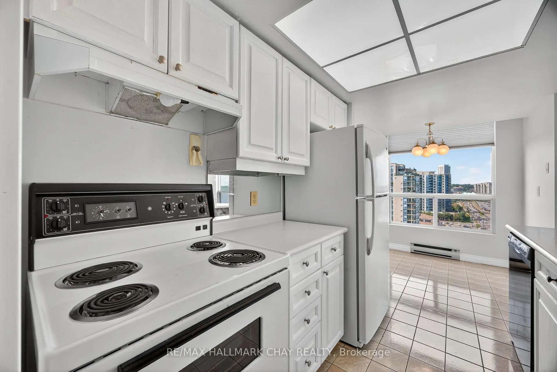 Photo 3 of Unit 1509, 75 Ellen Street, Barrie, Lakeshore — HOMEH