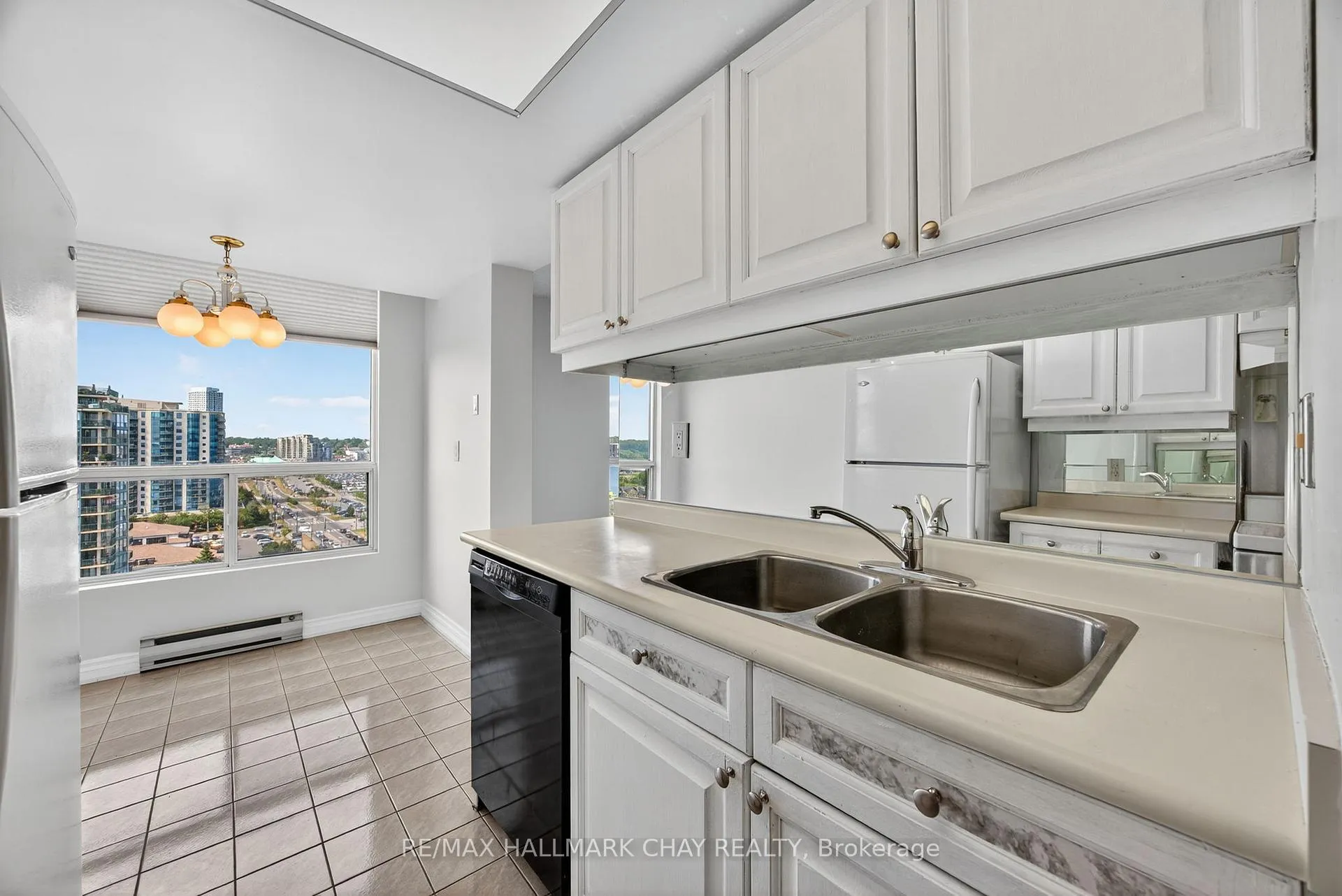 Photo 4 of Unit 1509, 75 Ellen Street, Barrie, Lakeshore — HOMEH