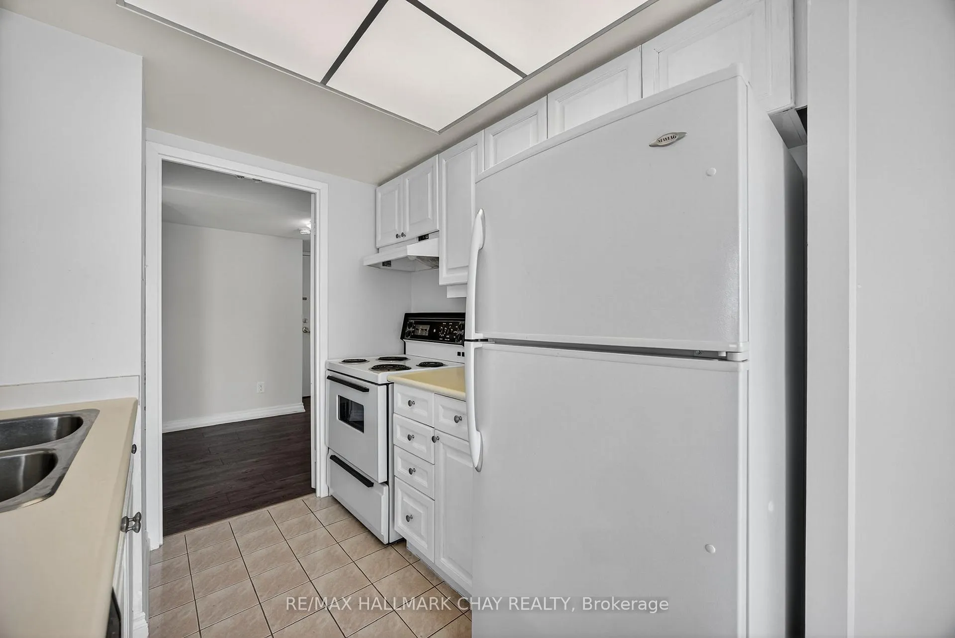 Photo 6 of Unit 1509, 75 Ellen Street, Barrie, Lakeshore — HOMEH