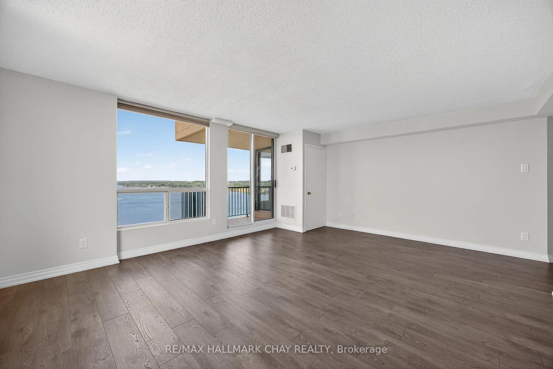 Photo 8 of Unit 1509, 75 Ellen Street, Barrie, Lakeshore — HOMEH