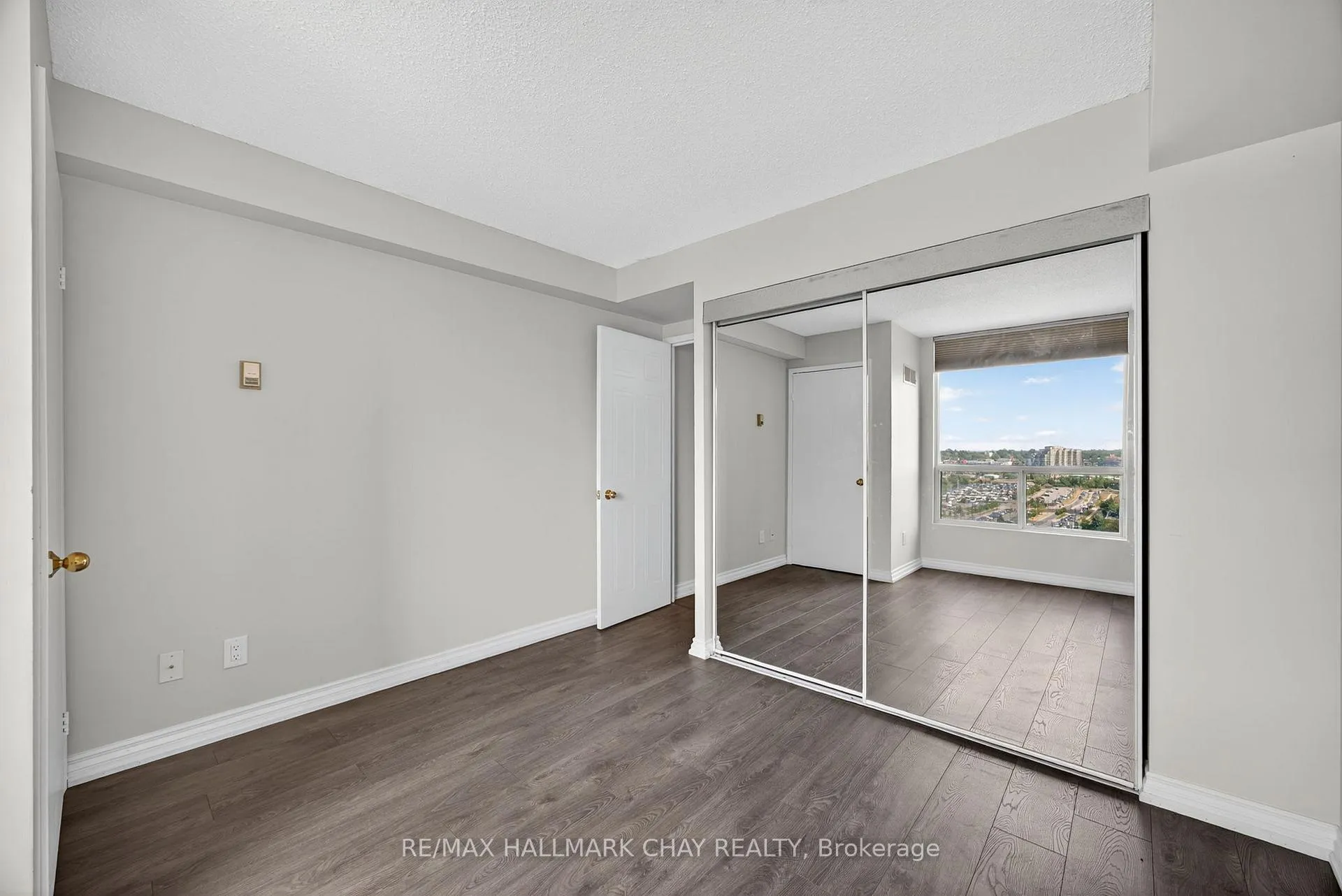 Photo 18 of Unit 1509, 75 Ellen Street, Barrie, Lakeshore — HOMEH