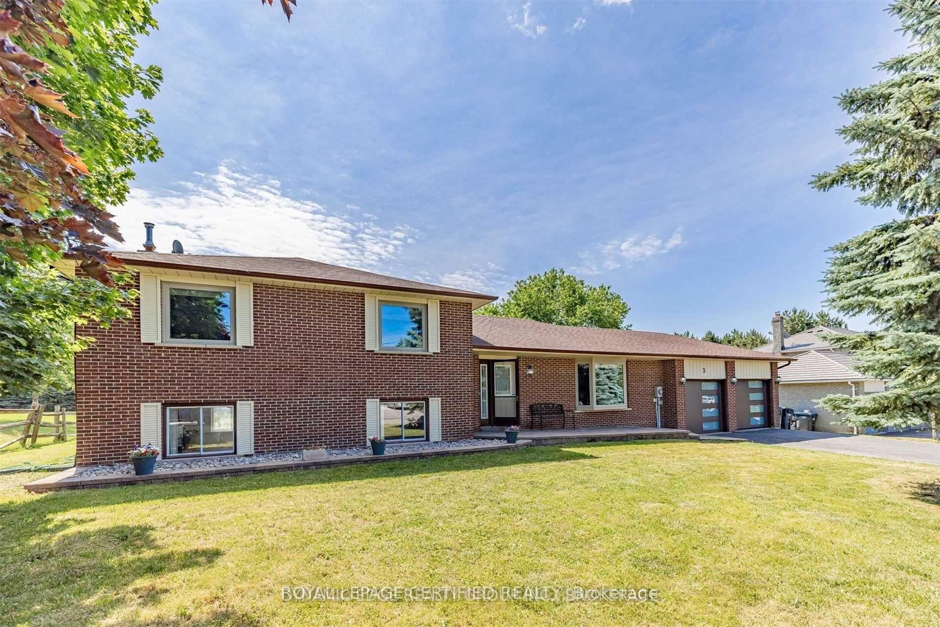 Front of 3 Blue Horizon Court