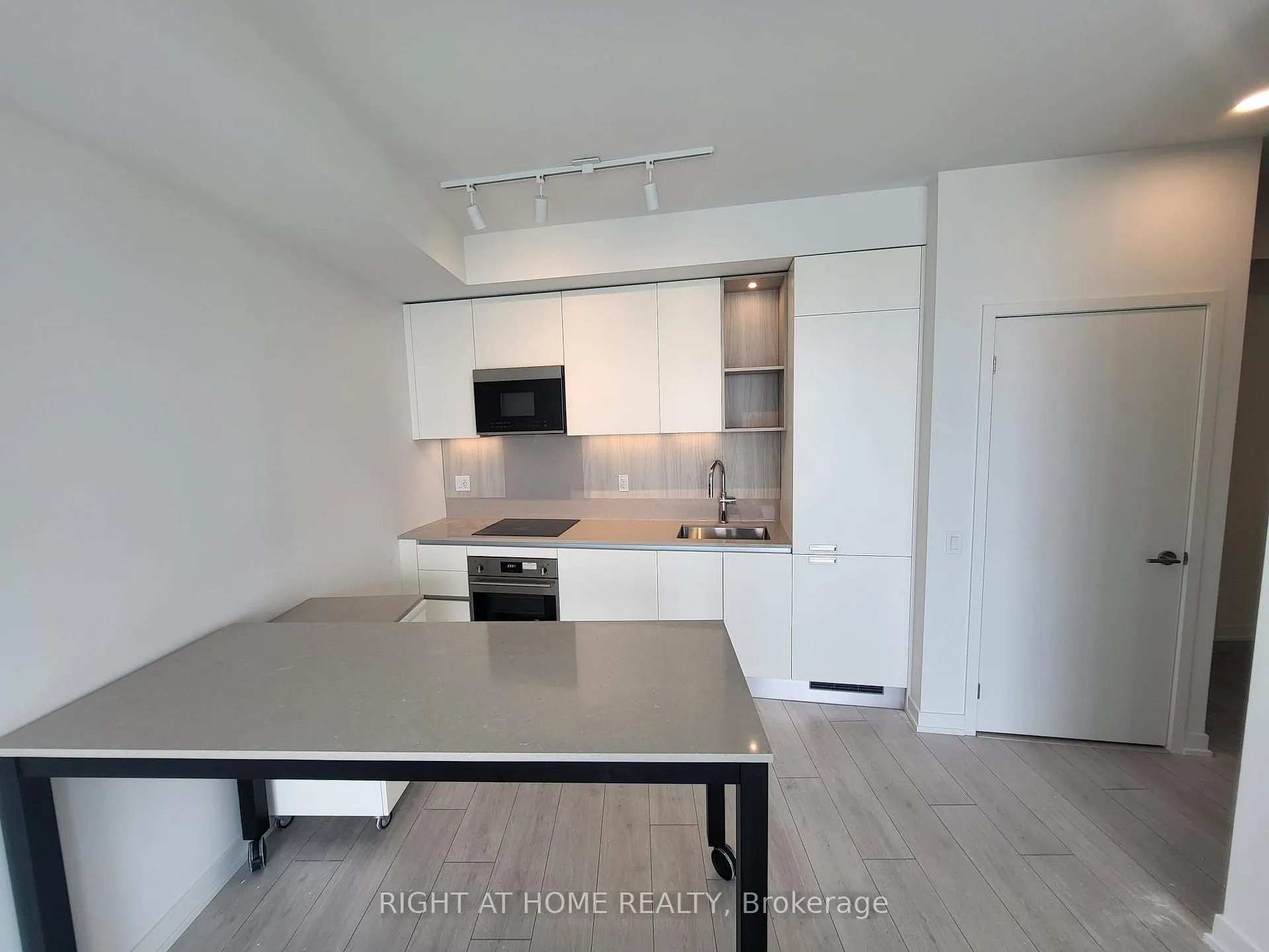 Photo 5 of Unit 3010, 39 Mary Street, Barrie, City Centre — HOMEH