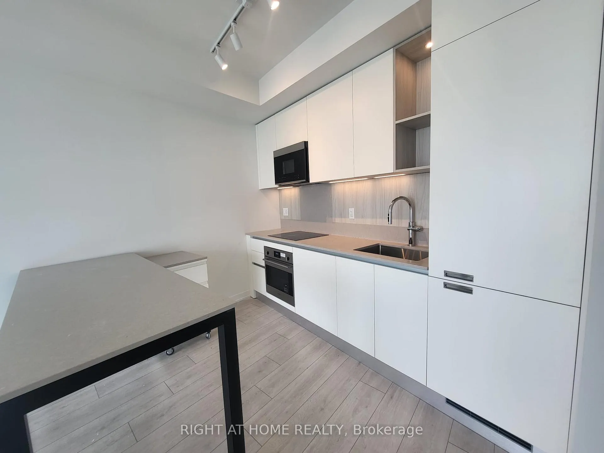 Photo 6 of Unit 3010, 39 Mary Street, Barrie, City Centre — HOMEH