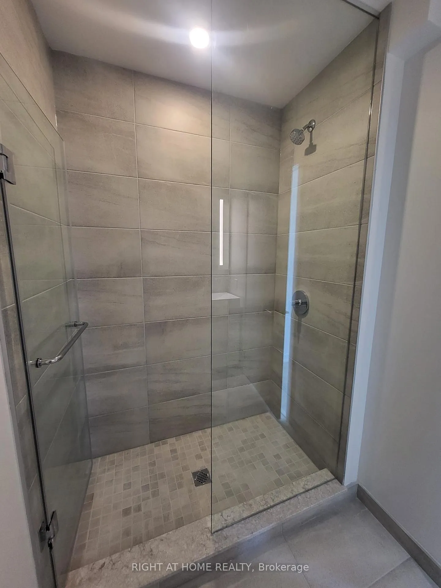 Photo 11 of Unit 3010, 39 Mary Street, Barrie, City Centre — HOMEH