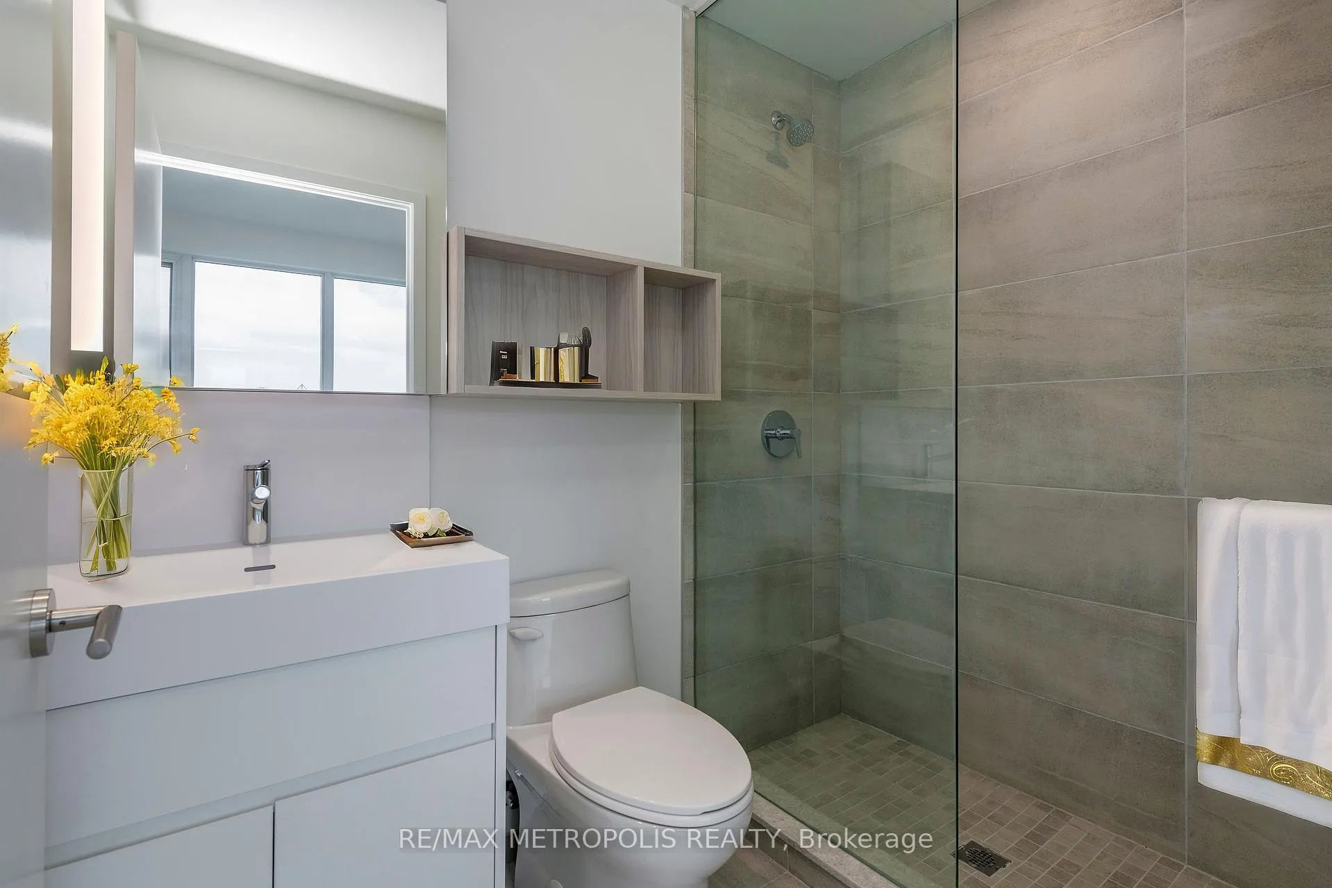 Photo 4 of Unit 908, 39 Mary Street, Barrie, City Centre — HOMEH