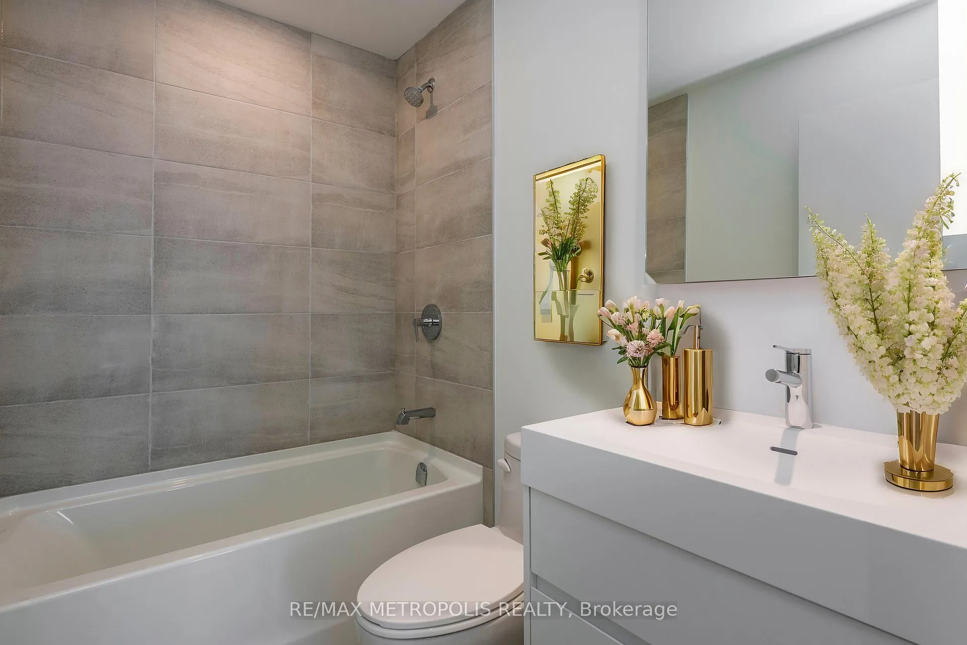 Photo 6 of Unit 908, 39 Mary Street, Barrie, City Centre — HOMEH