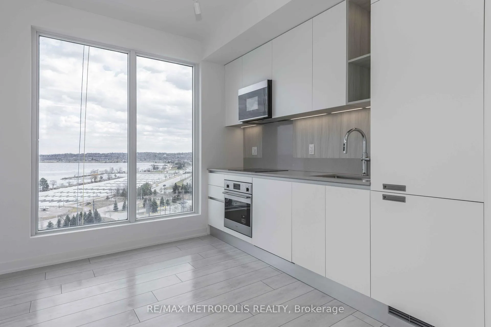 Photo 10 of Unit 908, 39 Mary Street, Barrie, City Centre — HOMEH