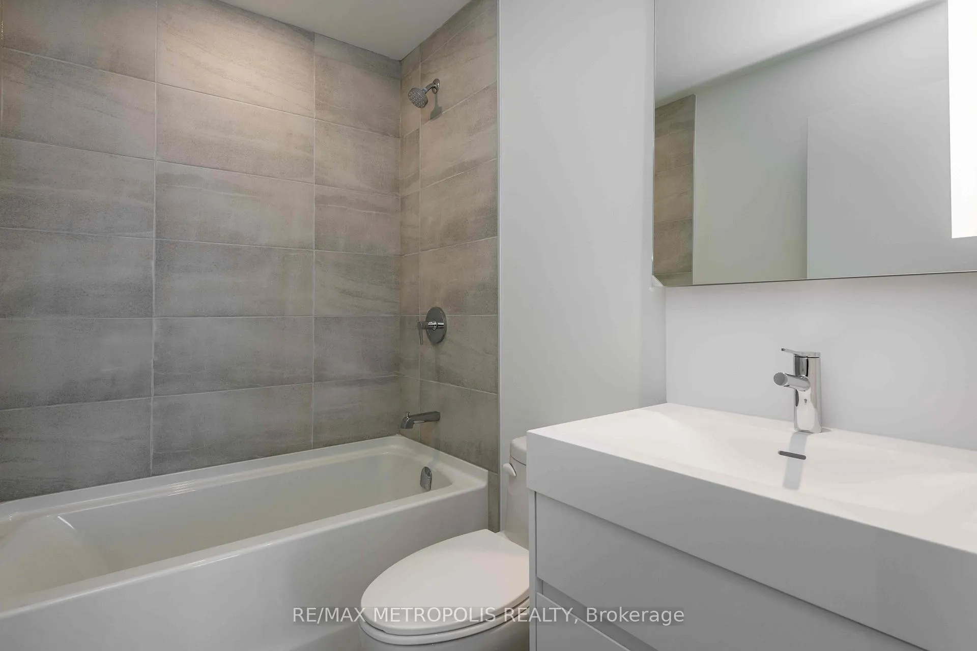 Photo 17 of Unit 908, 39 Mary Street, Barrie, City Centre — HOMEH