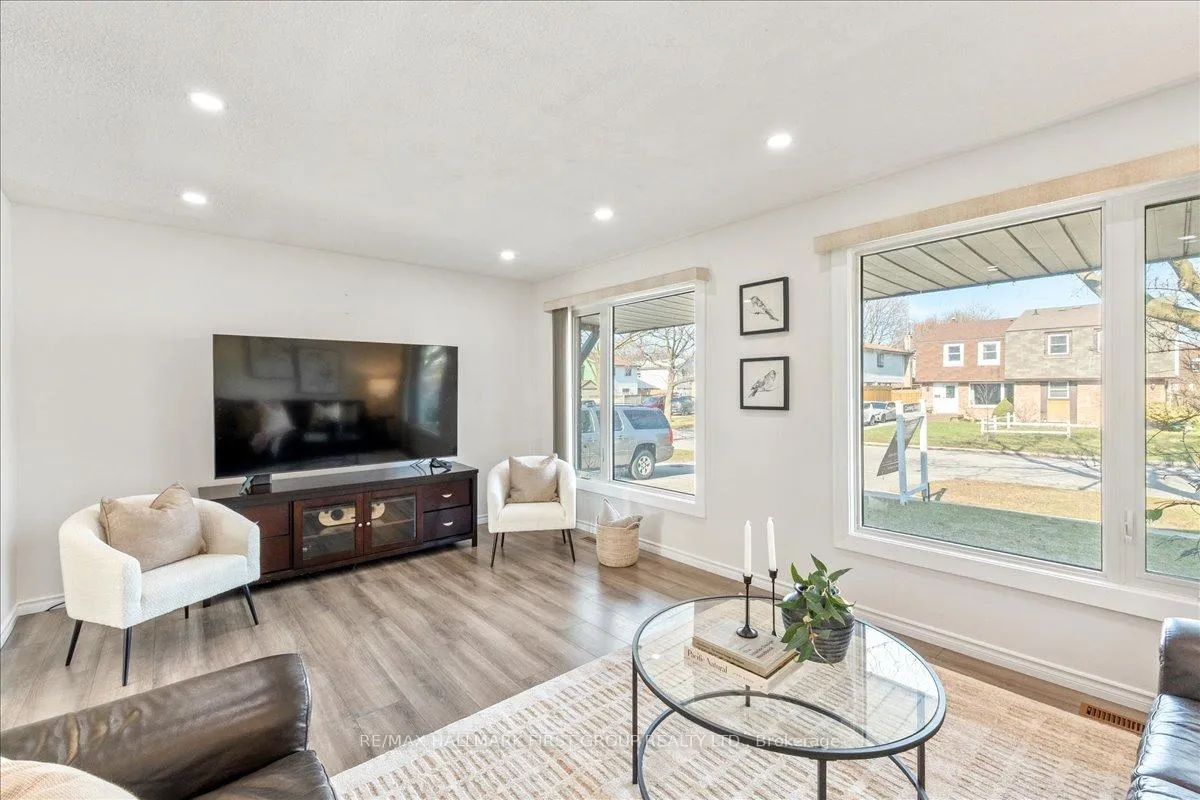 Photo 8 of 1182 Venus Crescent, Oshawa, Lakeview — HOMEH