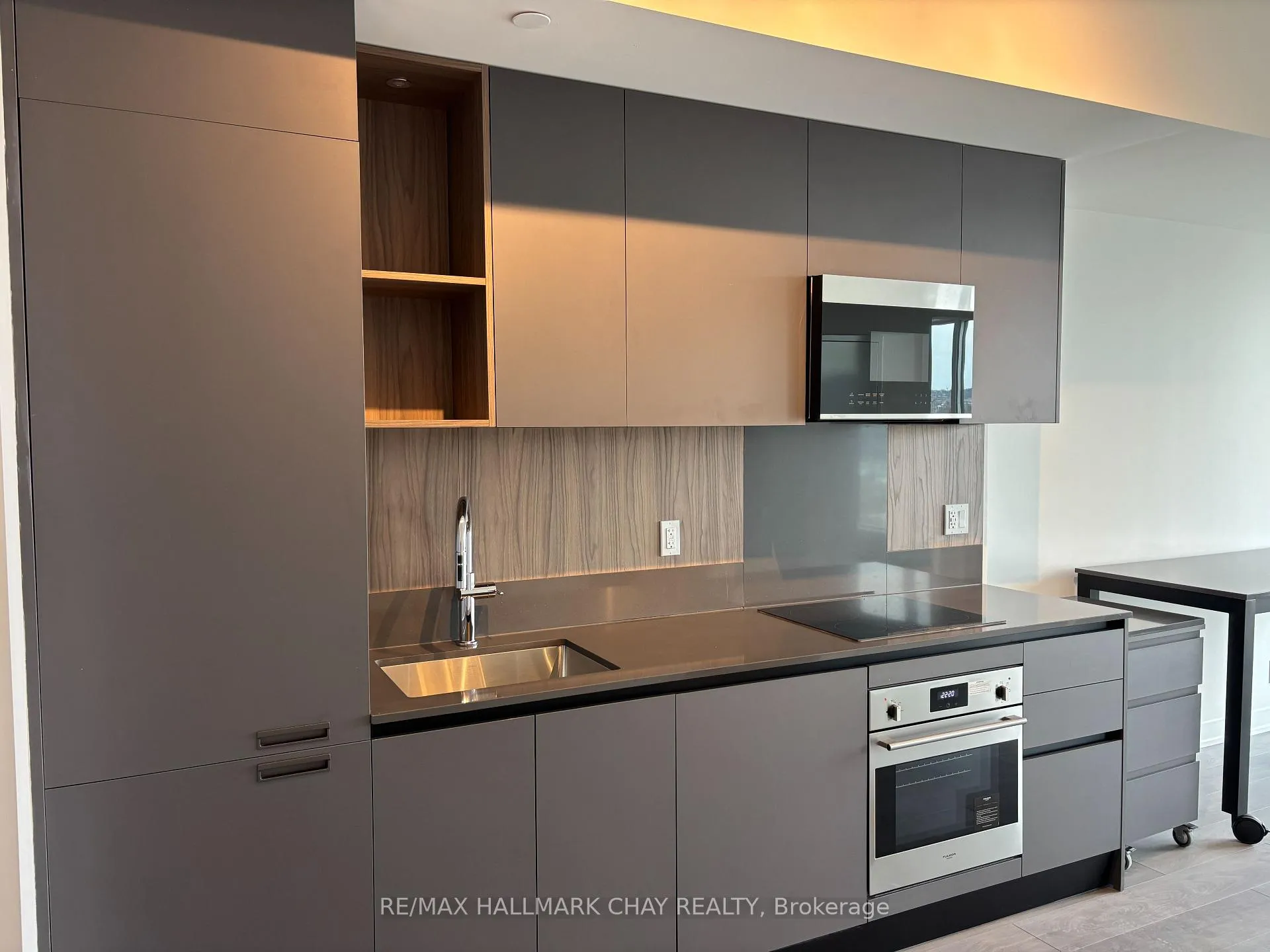 Photo 5 of Unit 1010, 39 Mary Street, Barrie, City Centre — HOMEH