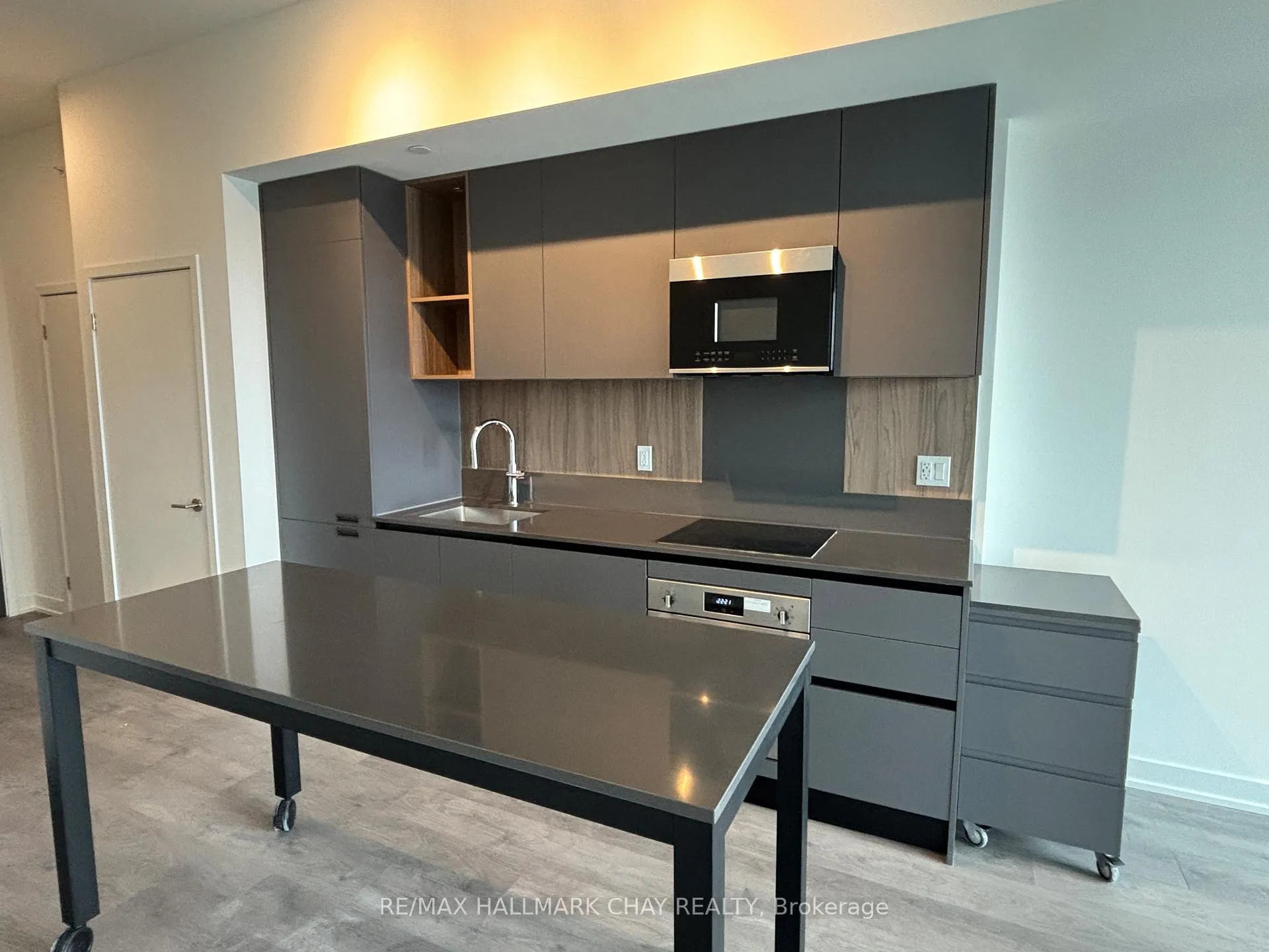Photo 6 of Unit 1010, 39 Mary Street, Barrie, City Centre — HOMEH