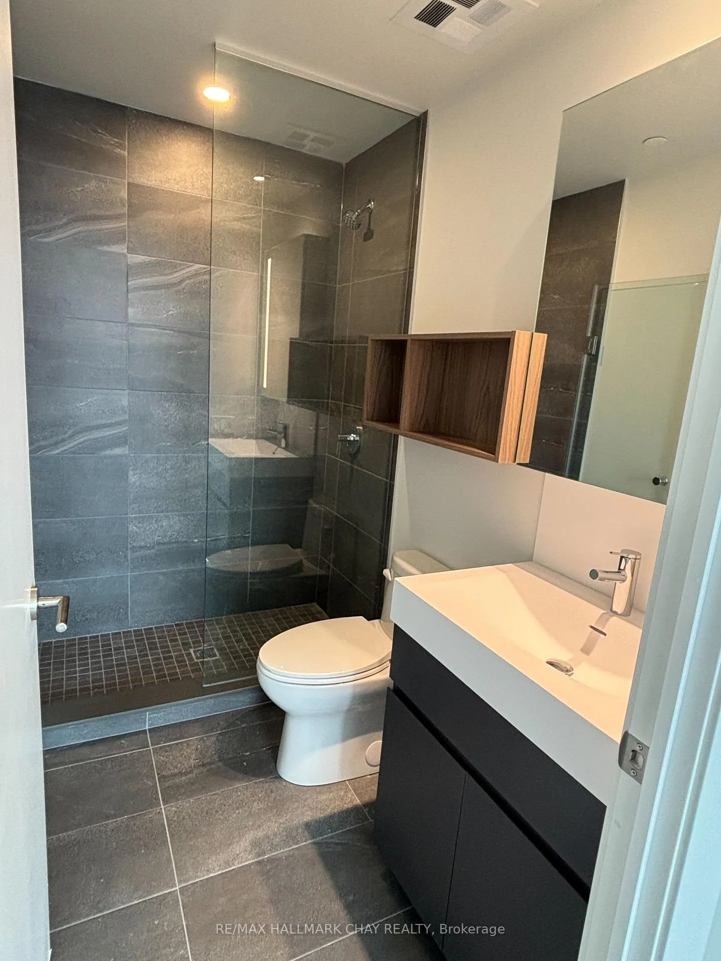 Photo 18 of Unit 1010, 39 Mary Street, Barrie, City Centre — HOMEH