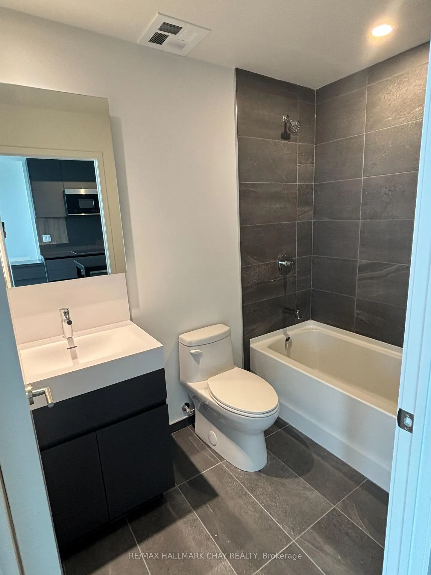 Photo 21 of Unit 1010, 39 Mary Street, Barrie, City Centre — HOMEH