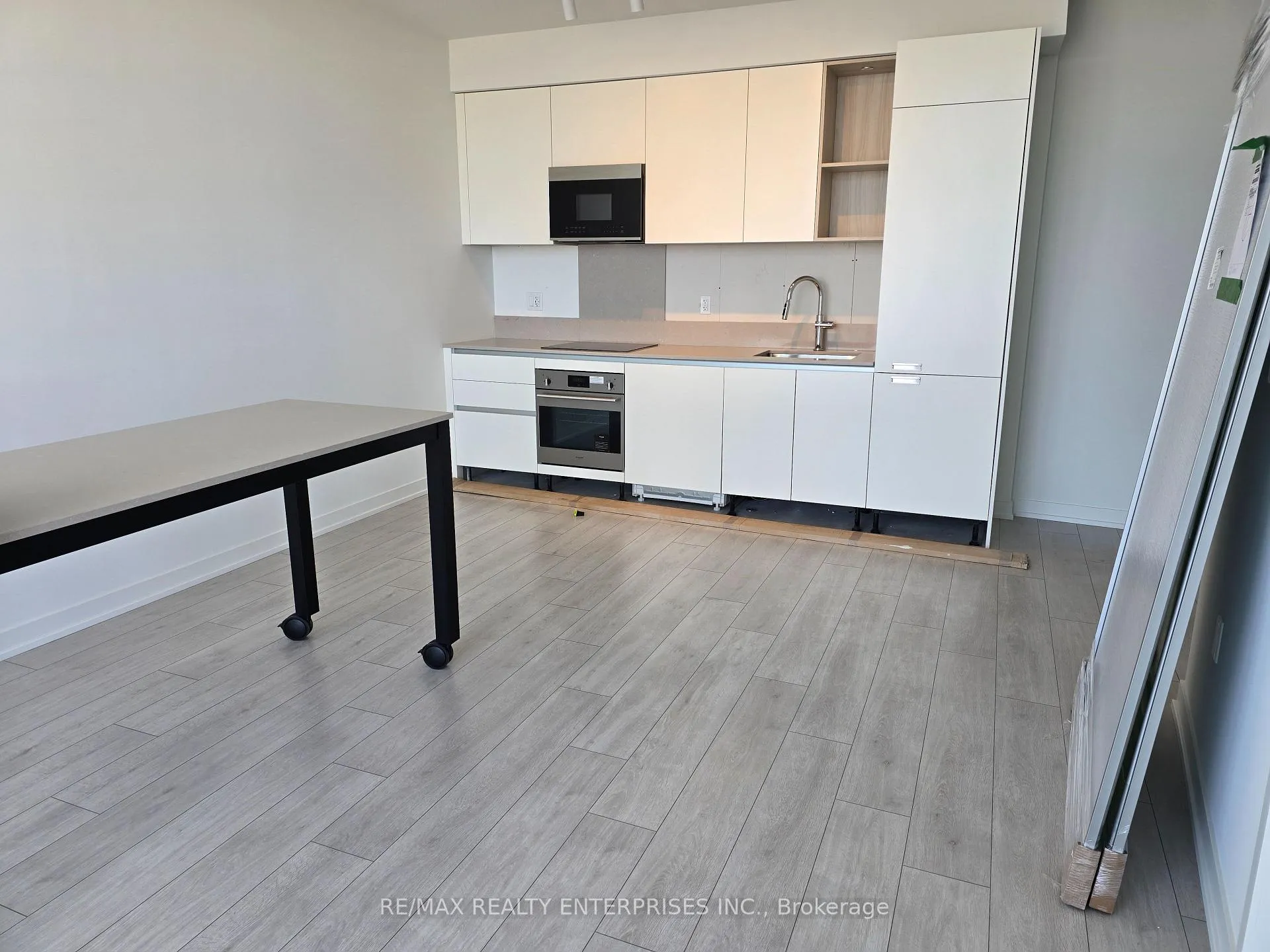 Photo 4 of Unit 2303, 39 Mary Street, Barrie, City Centre — HOMEH