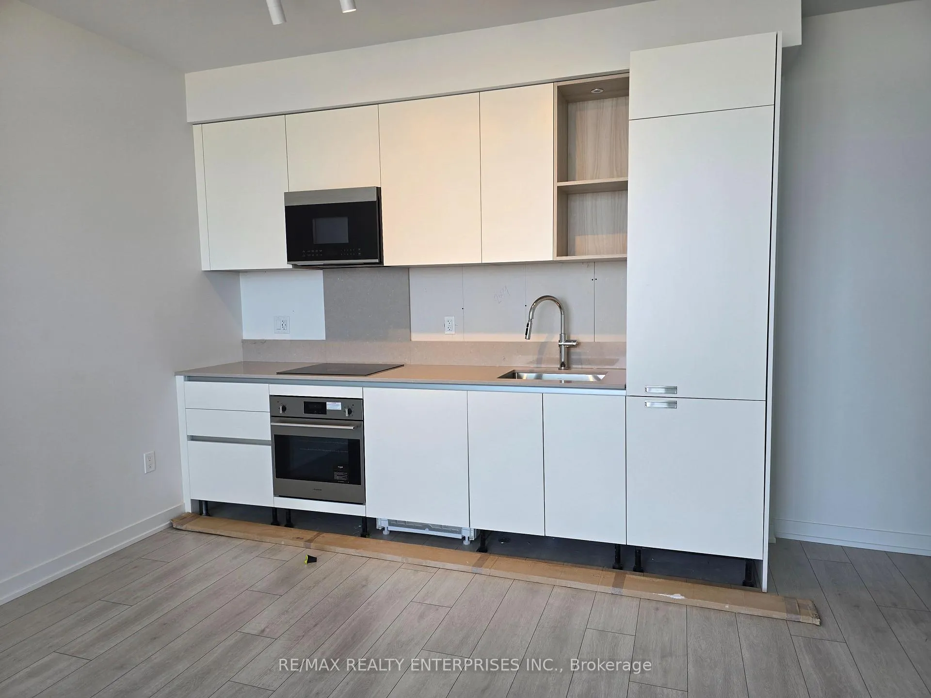Photo 5 of Unit 2303, 39 Mary Street, Barrie, City Centre — HOMEH