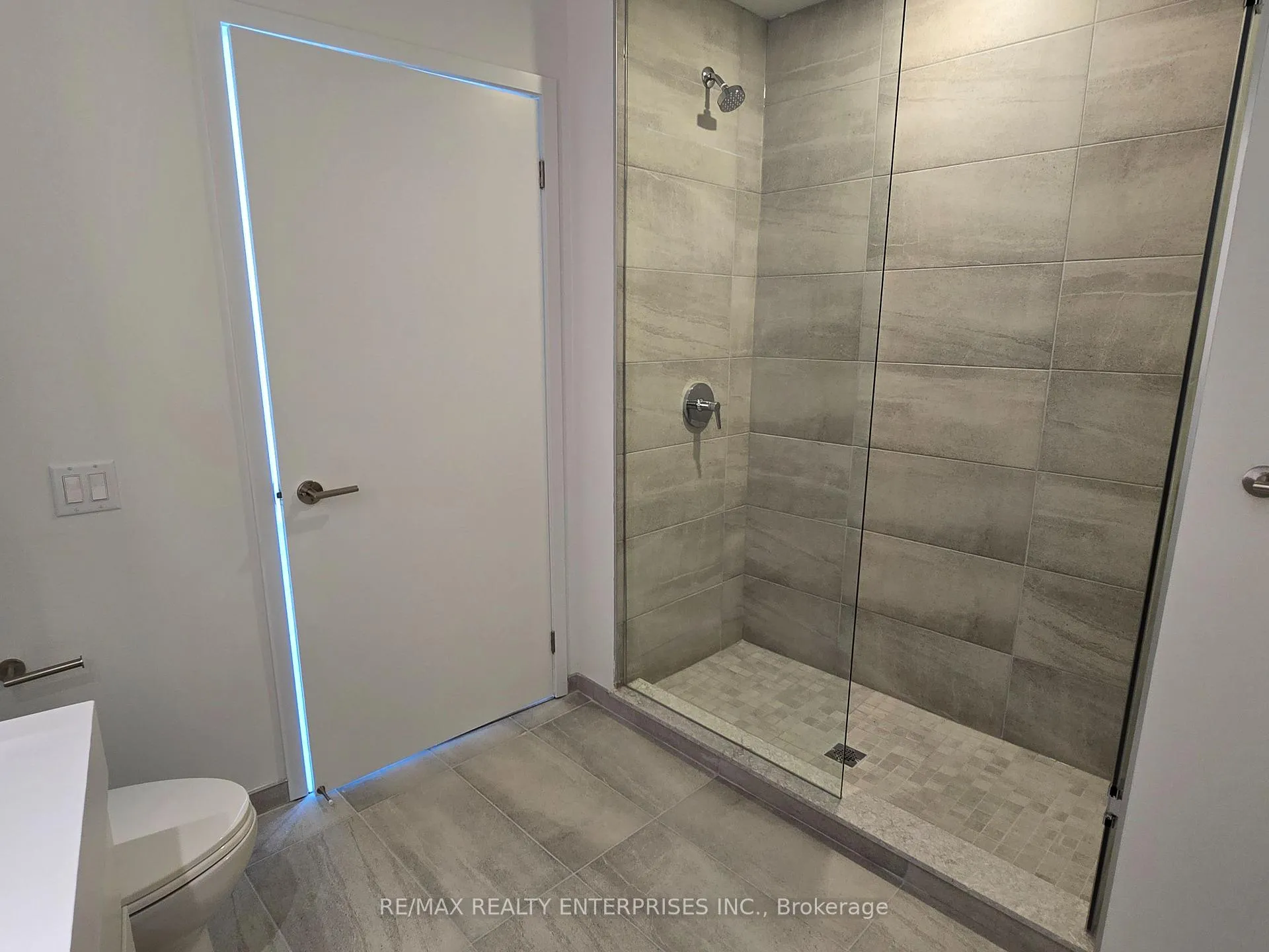 Photo 10 of Unit 2303, 39 Mary Street, Barrie, City Centre — HOMEH
