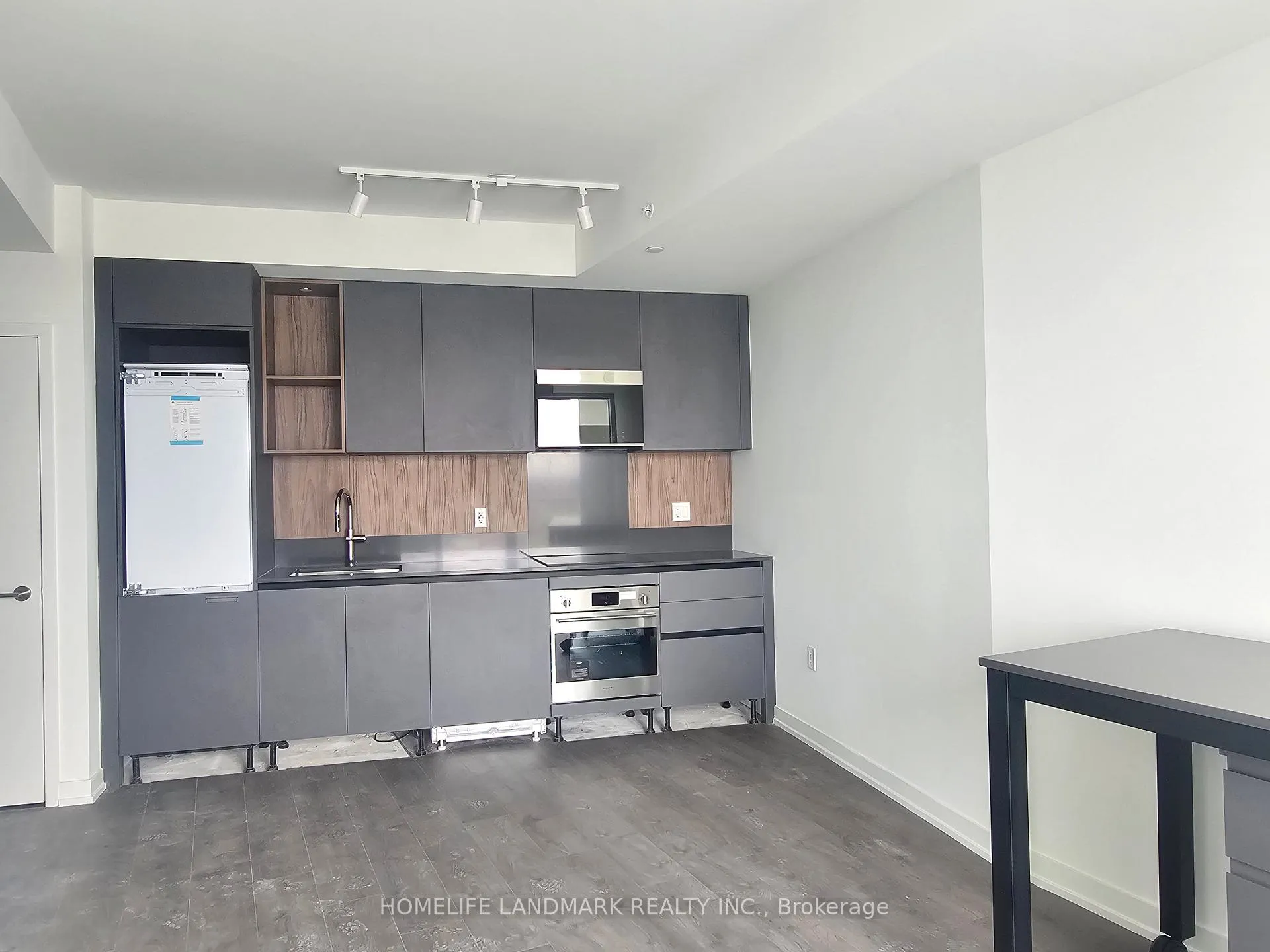 Photo 4 of Unit 2606, 39 Mary Street, Barrie, City Centre — HOMEH