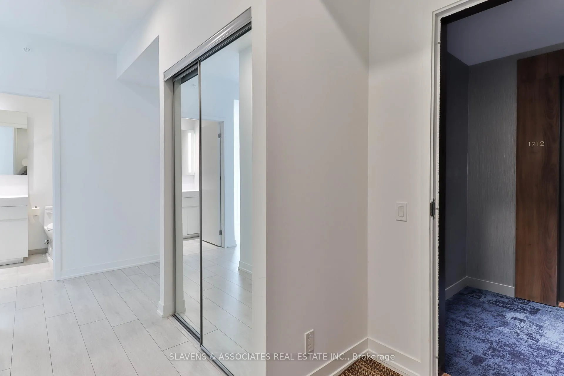 Photo 3 of Unit 1711, 39 Mary Street, Barrie, City Centre — HOMEH