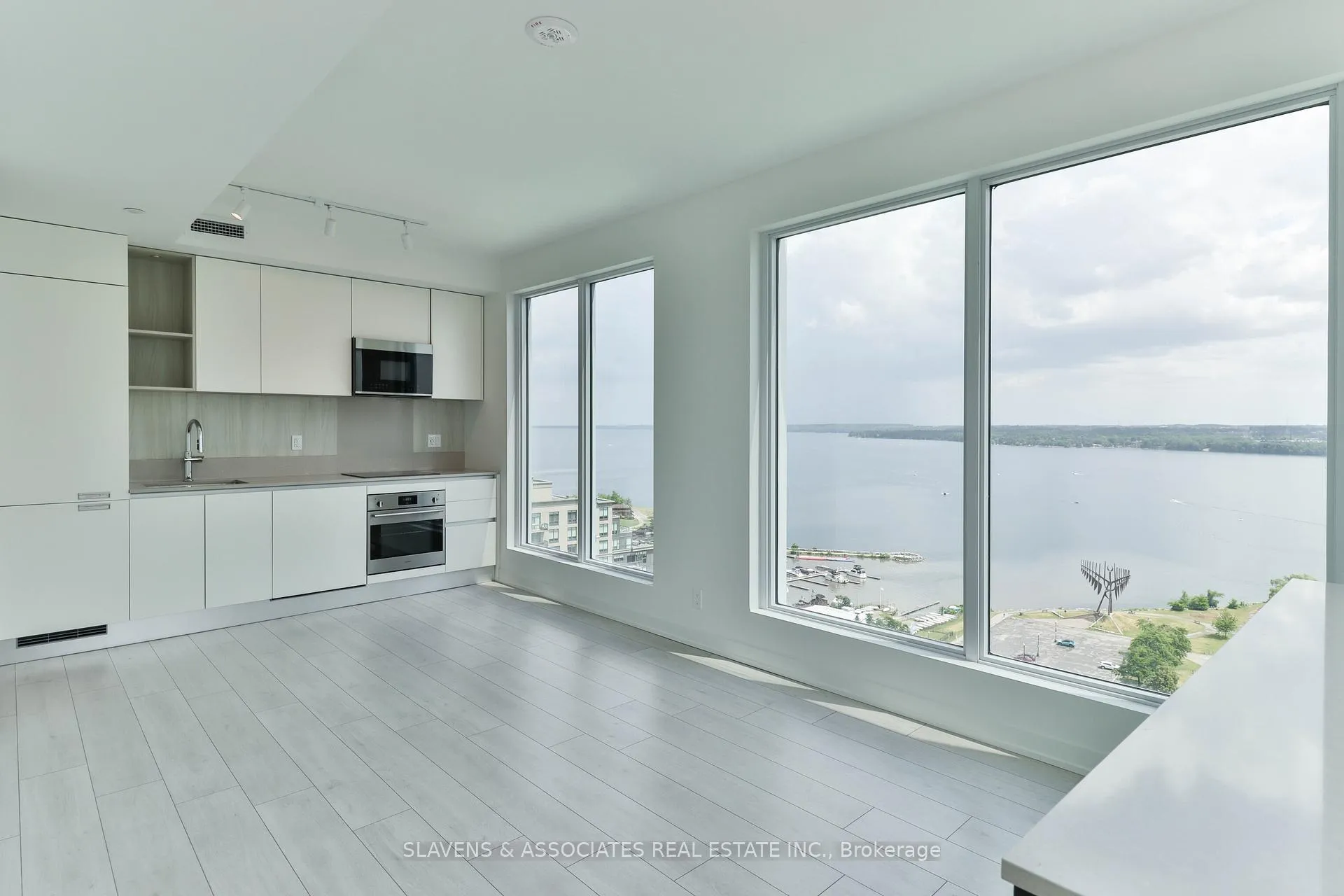 Photo 4 of Unit 1711, 39 Mary Street, Barrie, City Centre — HOMEH