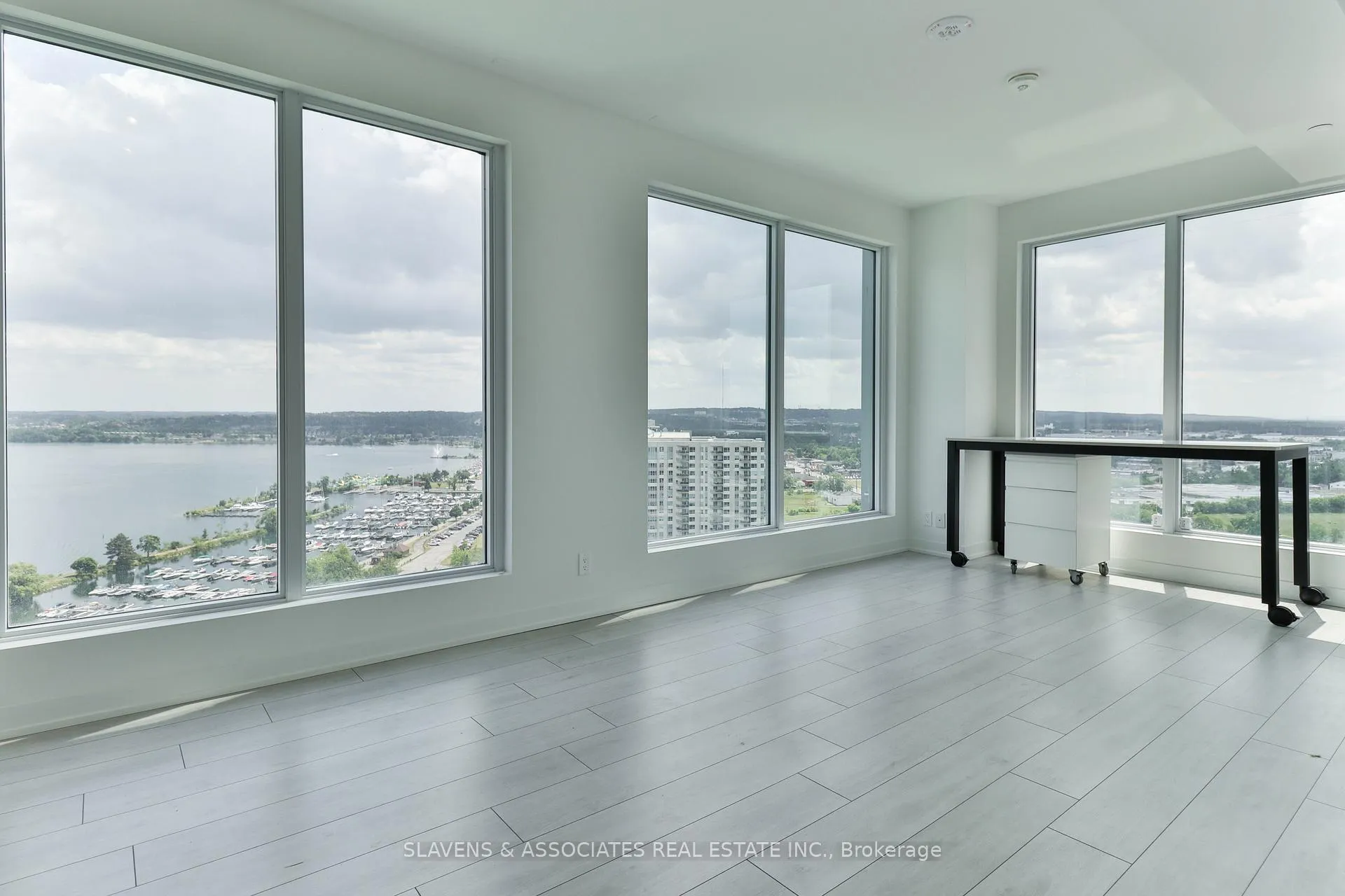 Photo 6 of Unit 1711, 39 Mary Street, Barrie, City Centre — HOMEH