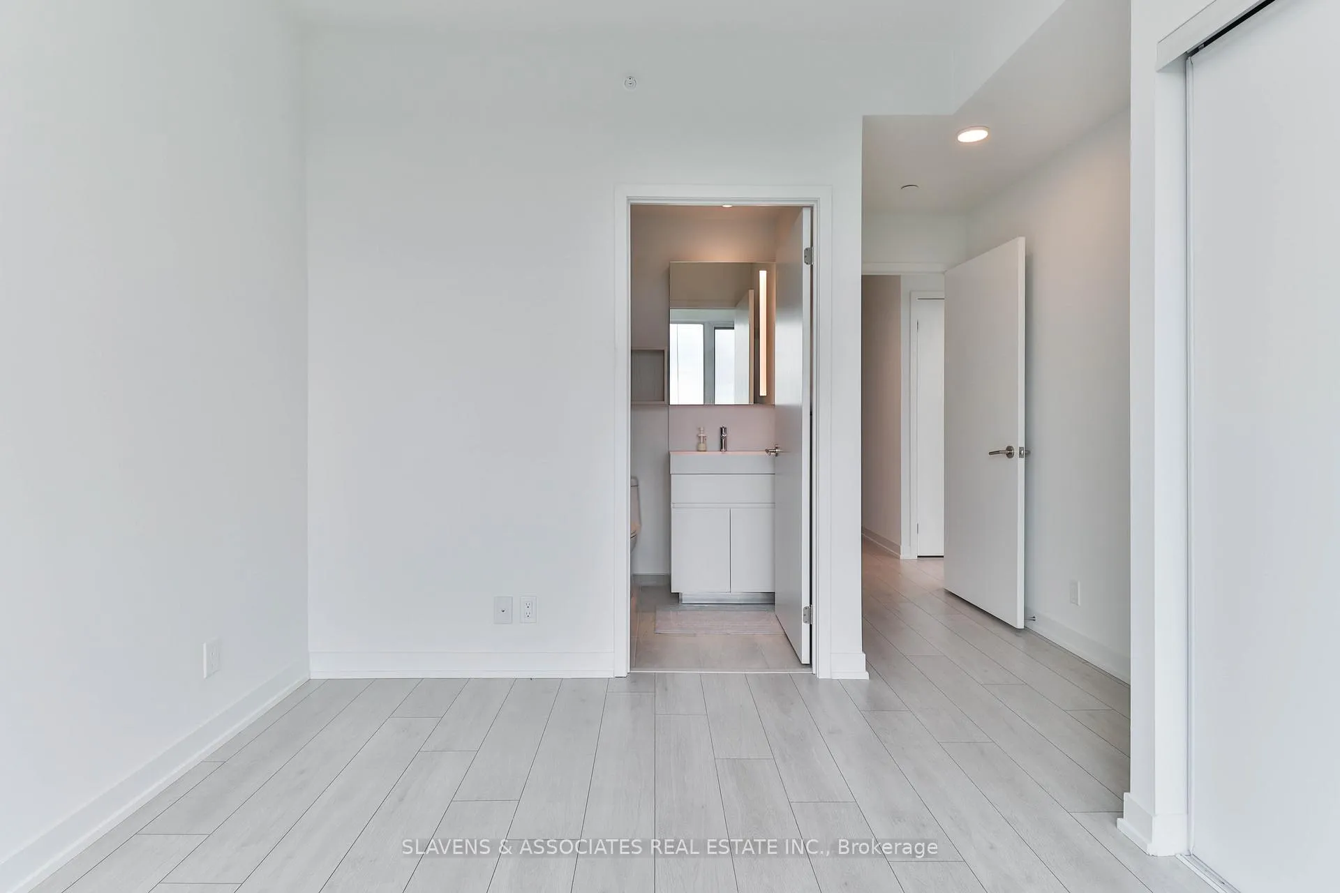 Photo 16 of Unit 1711, 39 Mary Street, Barrie, City Centre — HOMEH