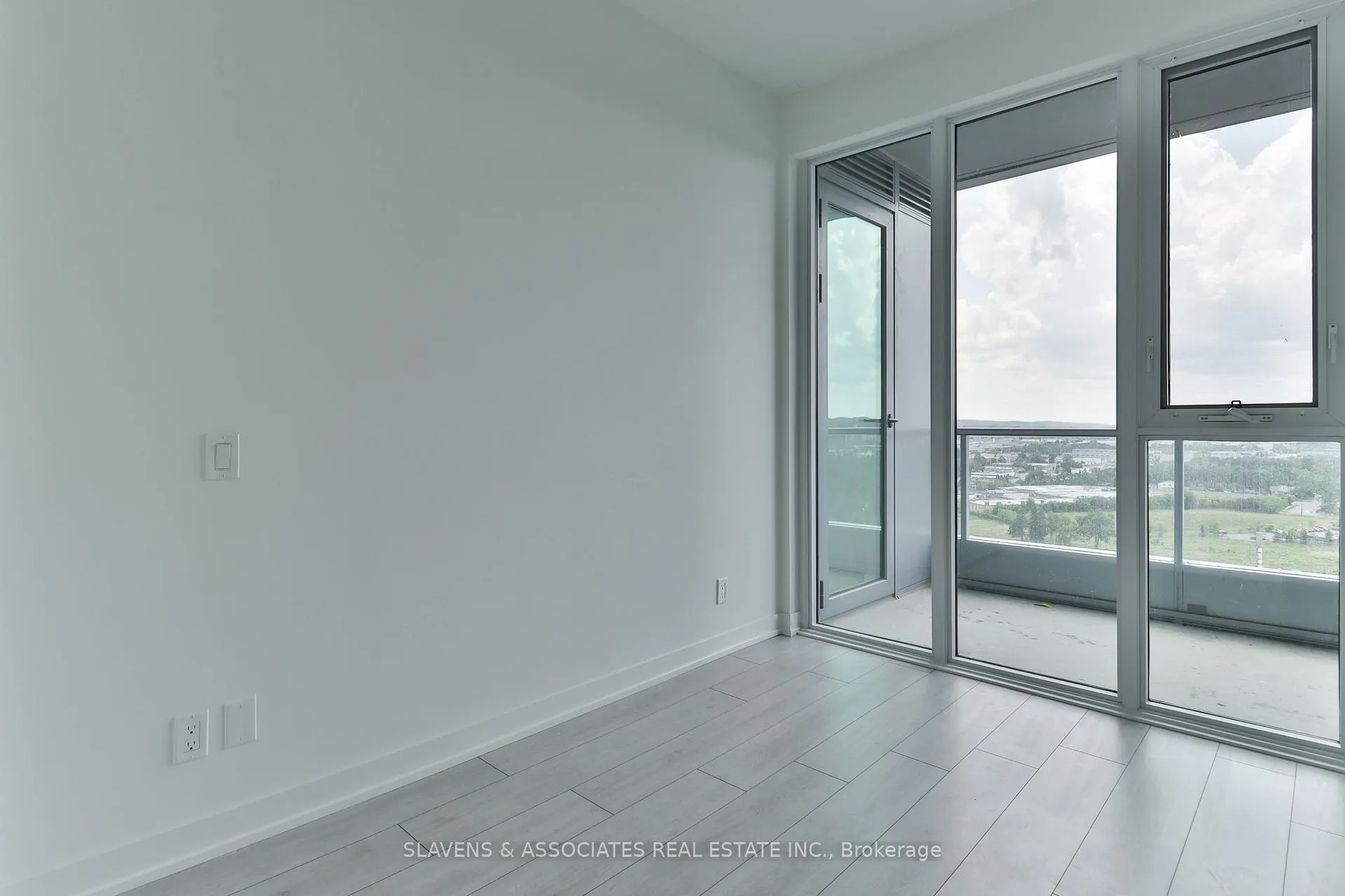 Photo 18 of Unit 1711, 39 Mary Street, Barrie, City Centre — HOMEH