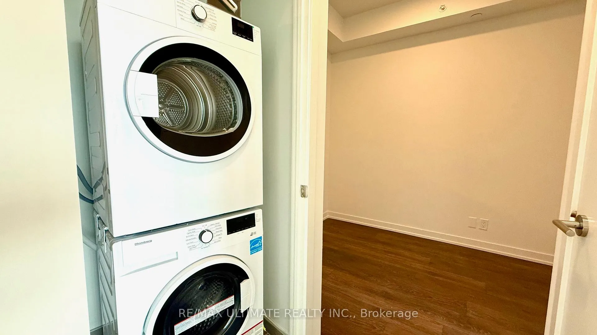 Photo 6 of Unit 2810, 39 Mary Street, Barrie, City Centre — HOMEH