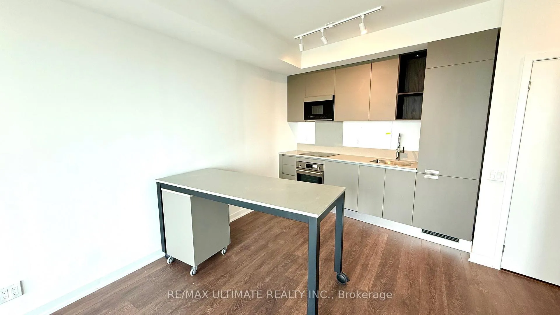 Photo 9 of Unit 2810, 39 Mary Street, Barrie, City Centre — HOMEH