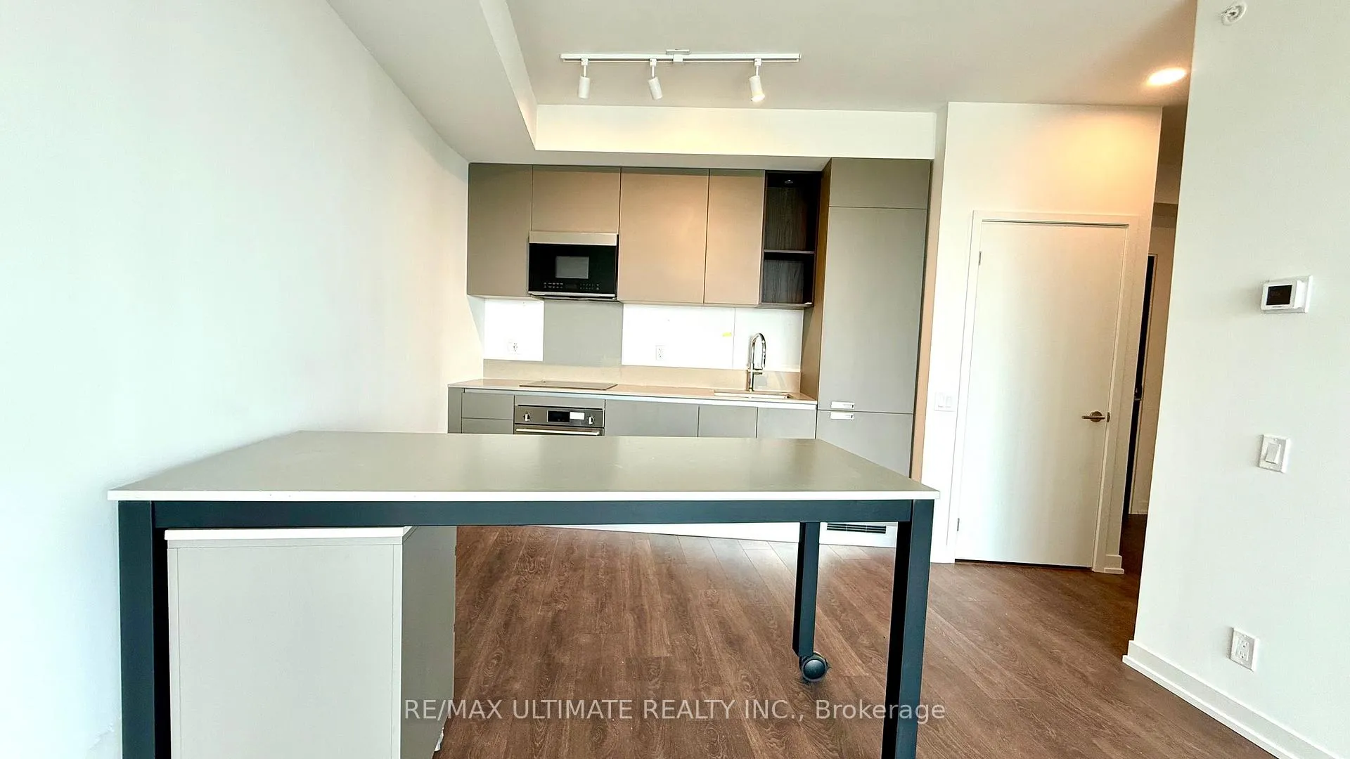 Photo 10 of Unit 2810, 39 Mary Street, Barrie, City Centre — HOMEH