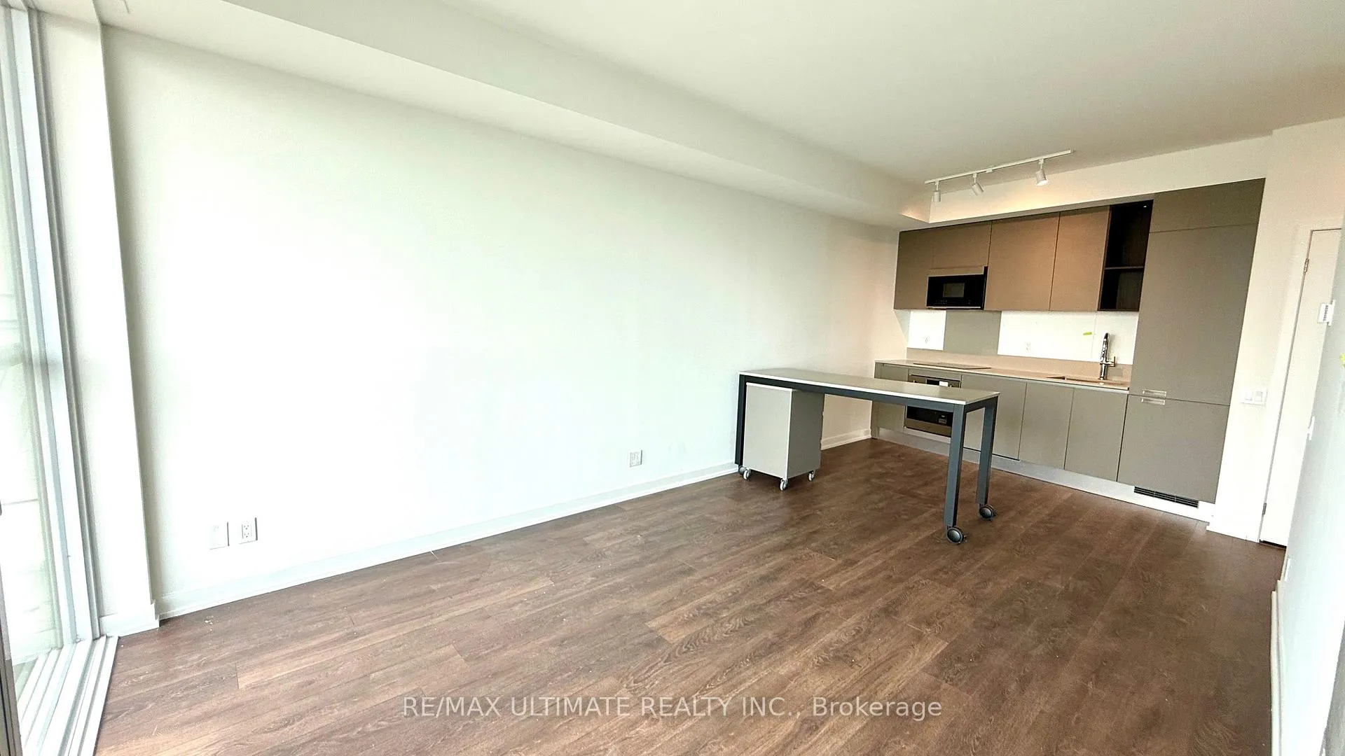 Photo 11 of Unit 2810, 39 Mary Street, Barrie, City Centre — HOMEH