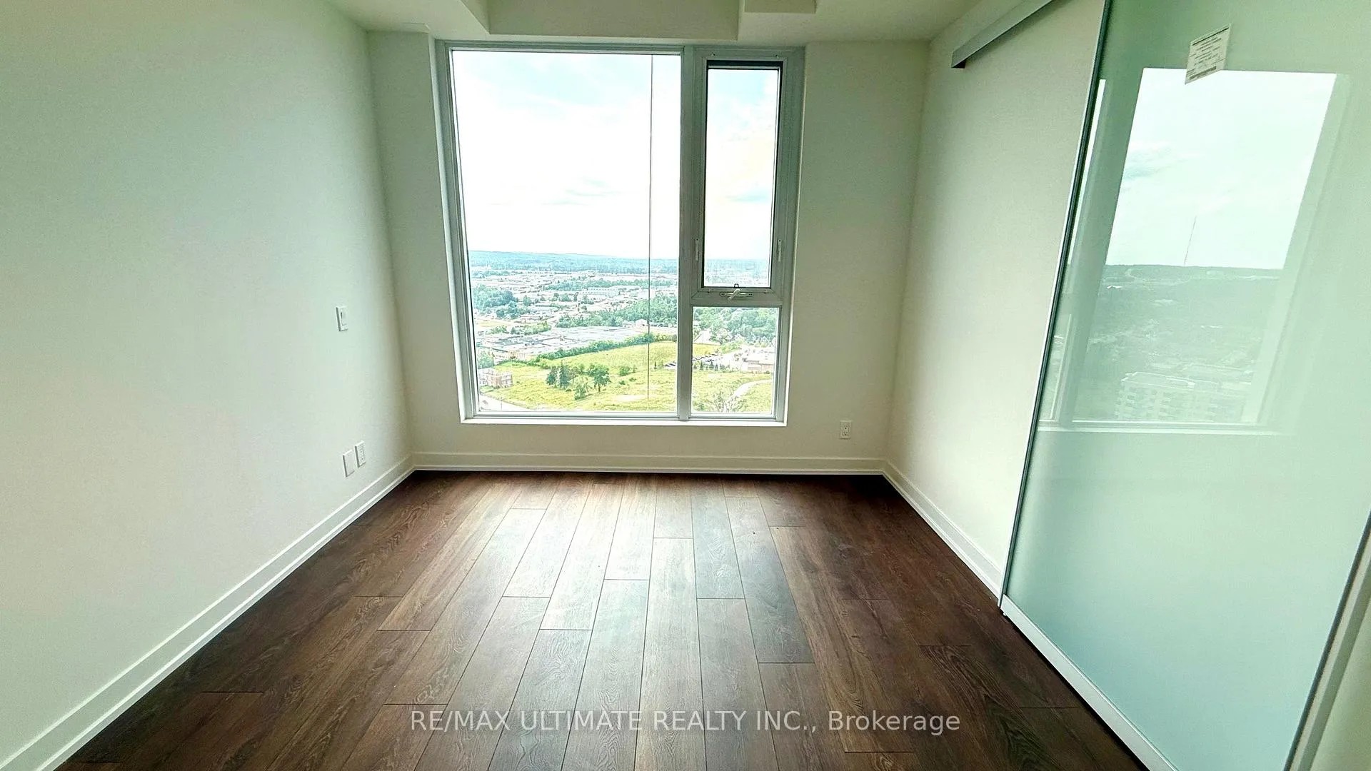 Photo 15 of Unit 2810, 39 Mary Street, Barrie, City Centre — HOMEH