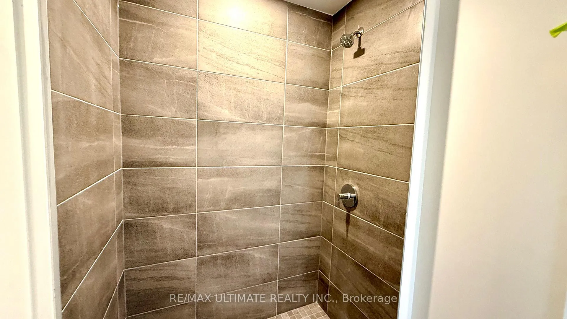 Photo 17 of Unit 2810, 39 Mary Street, Barrie, City Centre — HOMEH