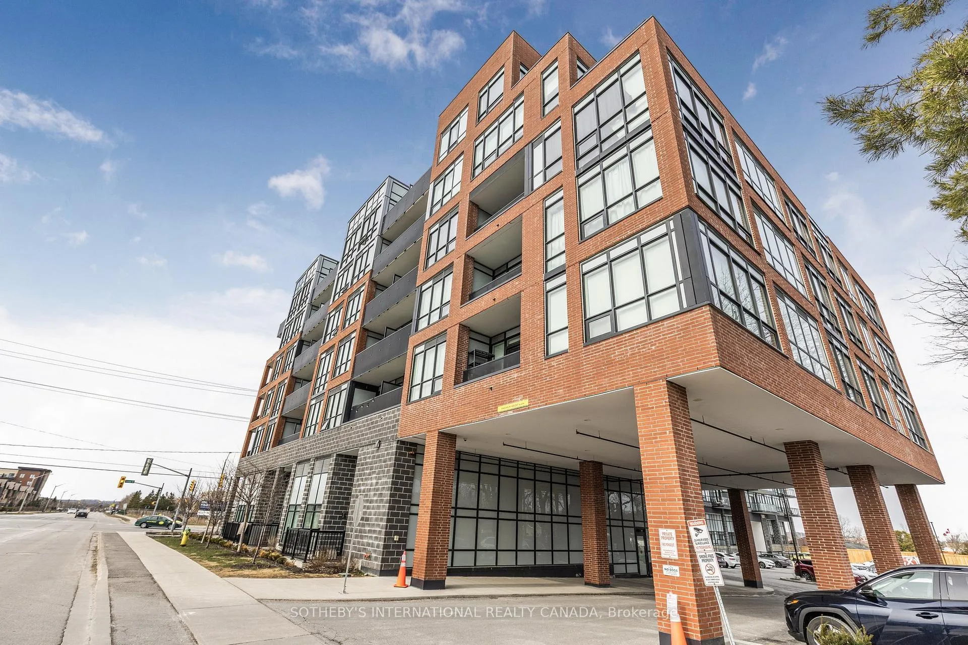 Photo 2 of Unit 302, 681 Yonge Street, Barrie, Painswick South — HOMEH