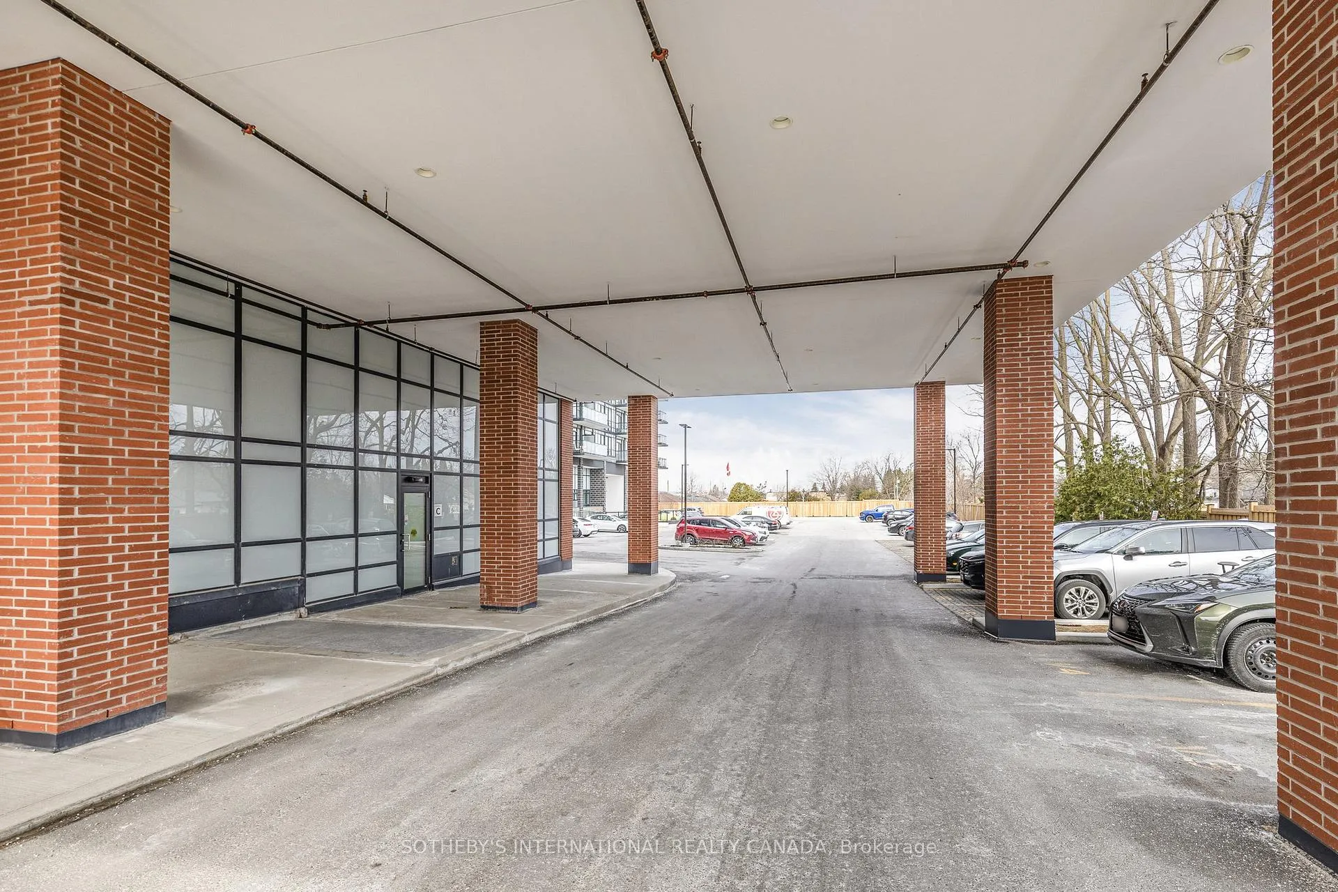 Photo 7 of Unit 302, 681 Yonge Street, Barrie, Painswick South — HOMEH