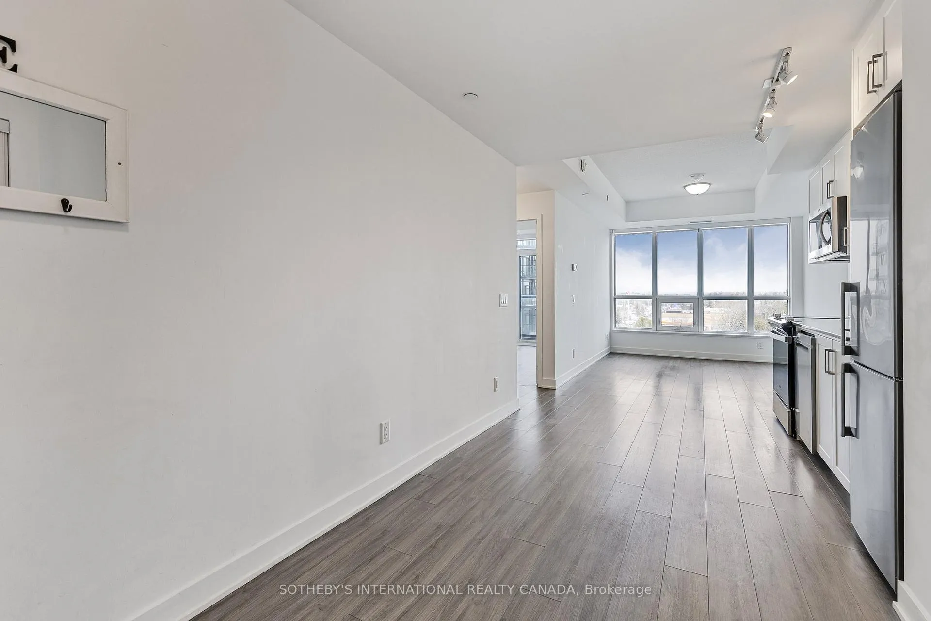 Photo 8 of Unit 302, 681 Yonge Street, Barrie, Painswick South — HOMEH