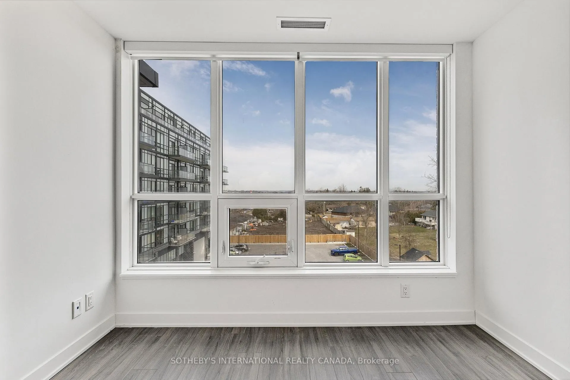 Photo 10 of Unit 302, 681 Yonge Street, Barrie, Painswick South — HOMEH