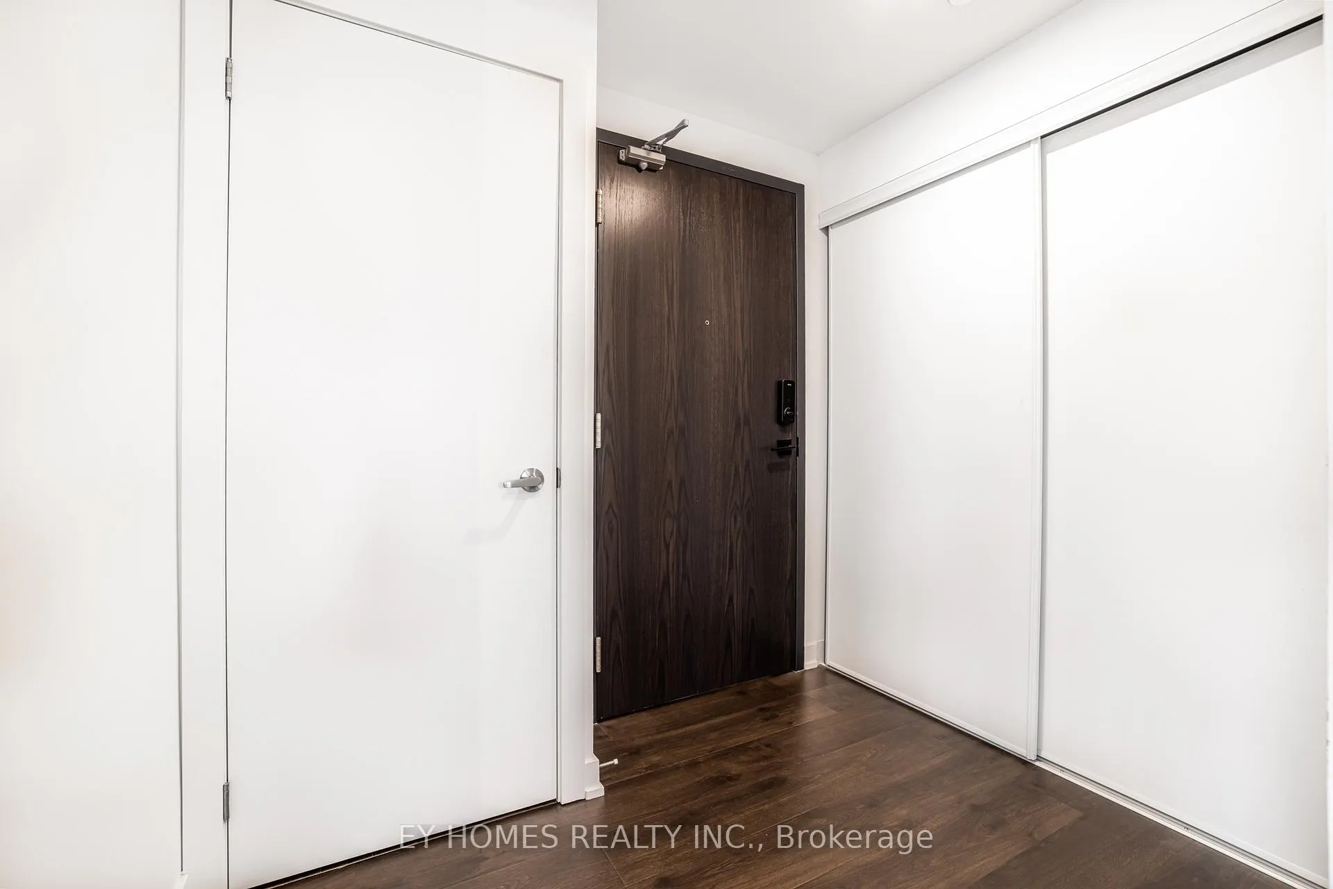 Photo 2 of Unit 905, 56 Lakeside Terrace, Barrie, Little Lake — HOMEH