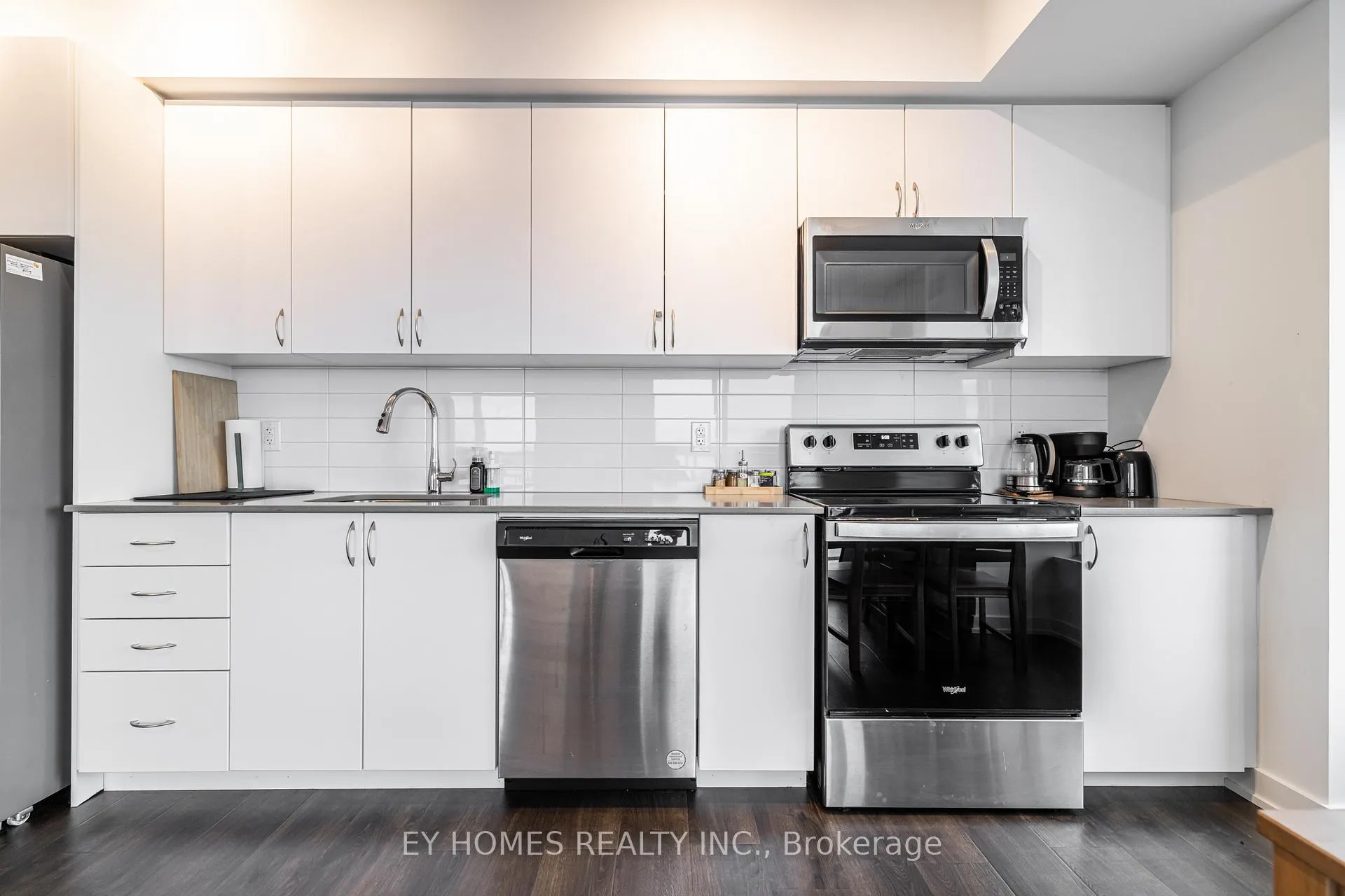 Photo 4 of Unit 905, 56 Lakeside Terrace, Barrie, Little Lake — HOMEH