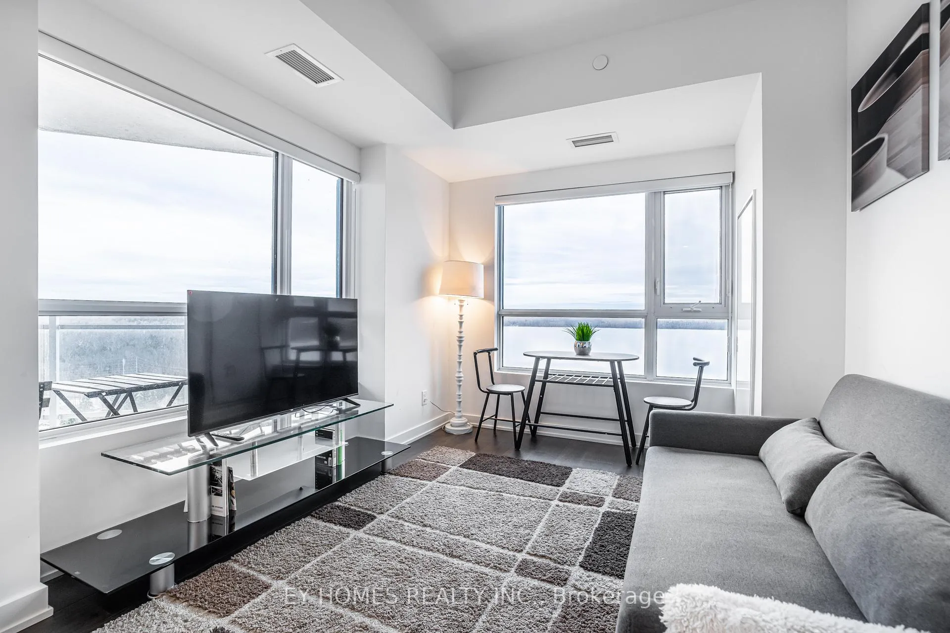 Photo 10 of Unit 905, 56 Lakeside Terrace, Barrie, Little Lake — HOMEH