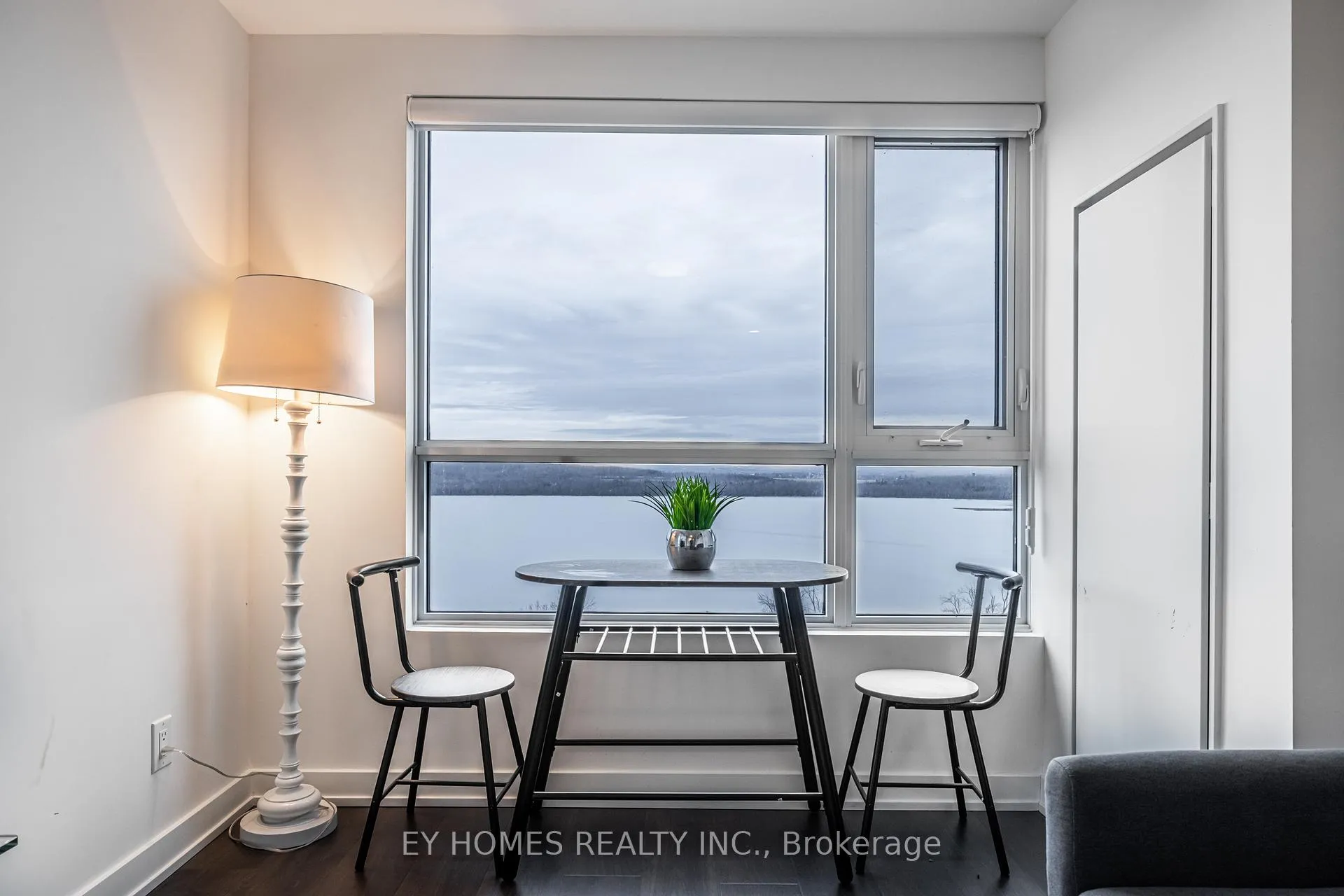 Photo 11 of Unit 905, 56 Lakeside Terrace, Barrie, Little Lake — HOMEH
