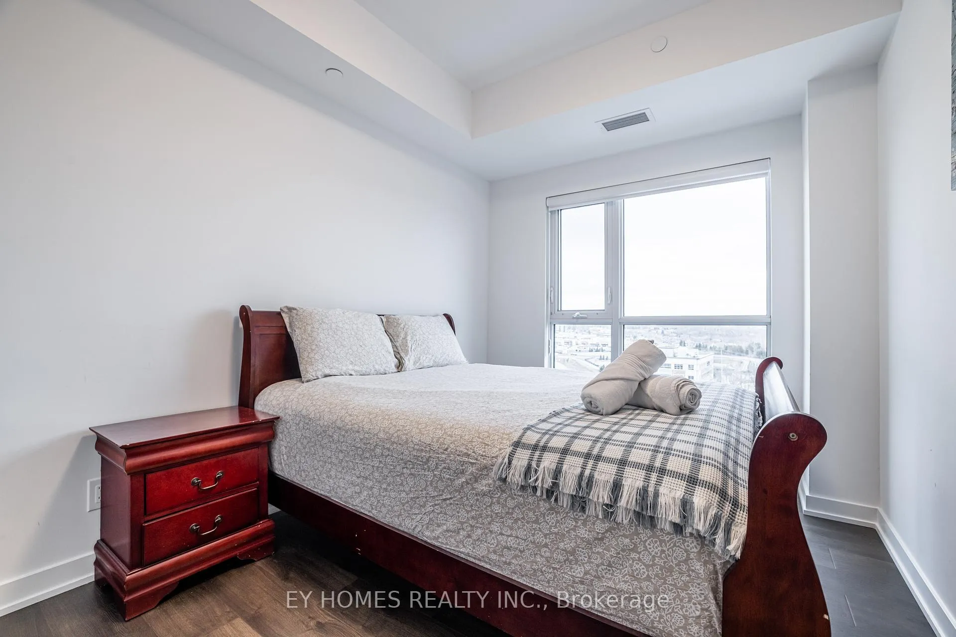 Photo 13 of Unit 905, 56 Lakeside Terrace, Barrie, Little Lake — HOMEH