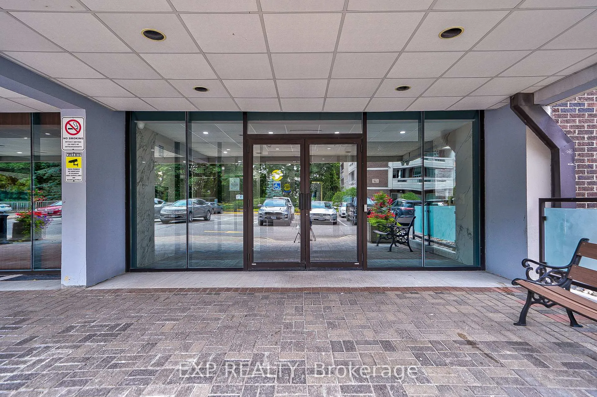 Front of Unit 401, 60 Inverlochy Boulevard