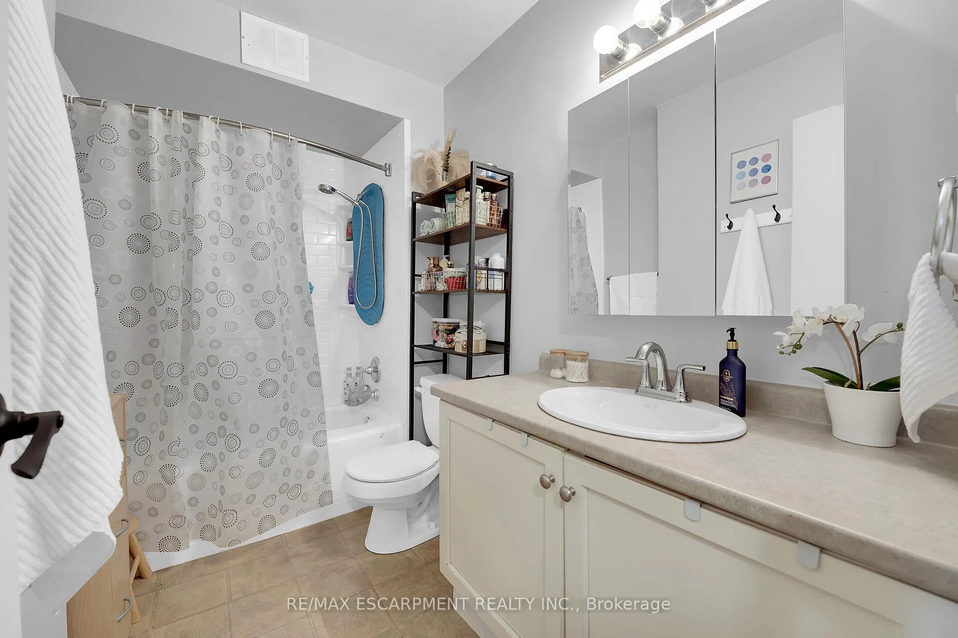 Photo 26 of Unit 215, 350 Quigley Road, Hamilton, Vincent — HOMEH