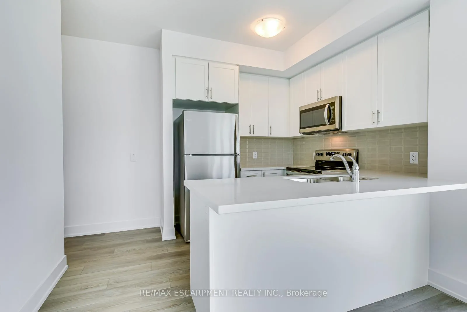 Photo 3 of Unit 302, 460 Dundas Street E, Hamilton, Waterdown — HOMEH