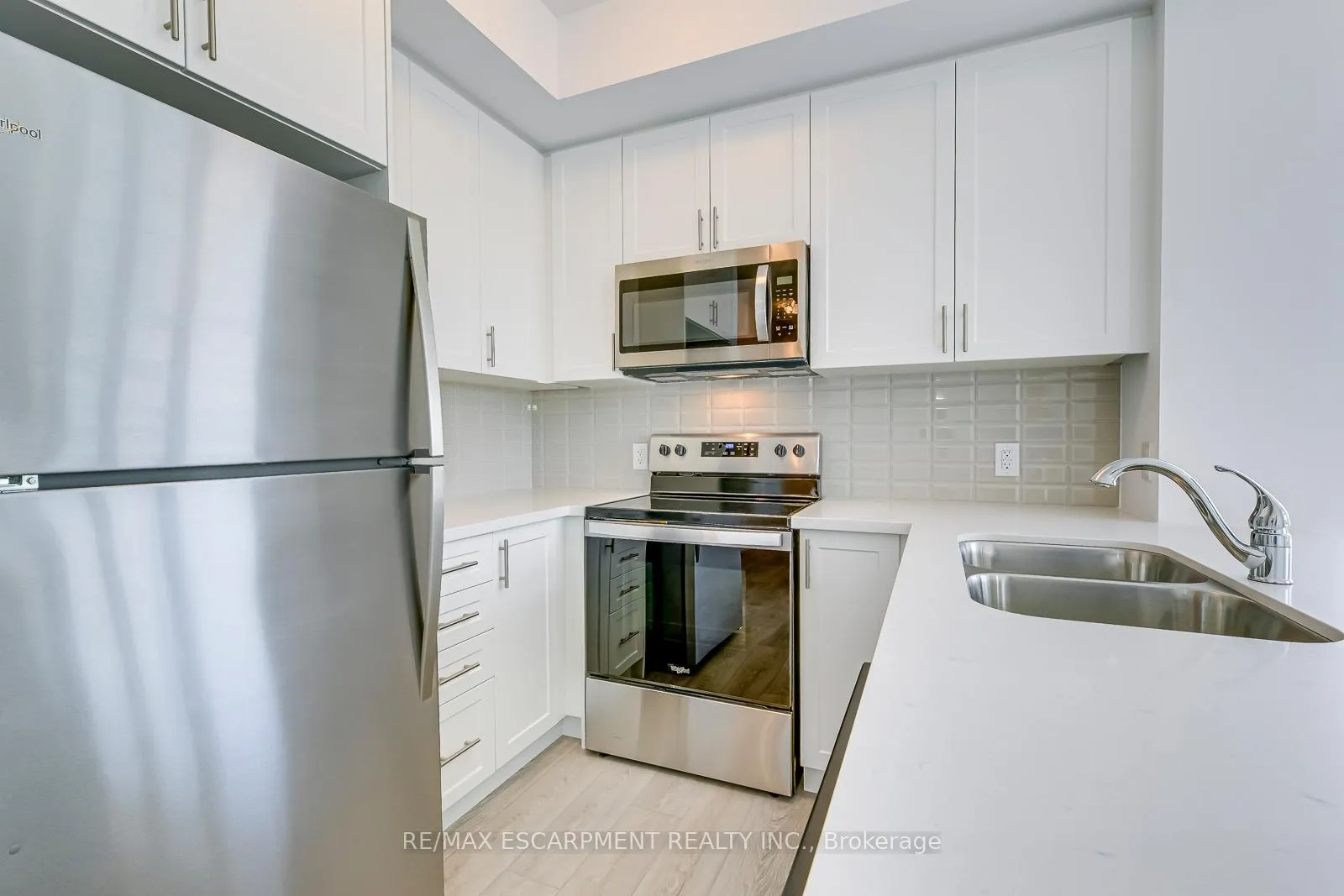 Photo 4 of Unit 302, 460 Dundas Street E, Hamilton, Waterdown — HOMEH