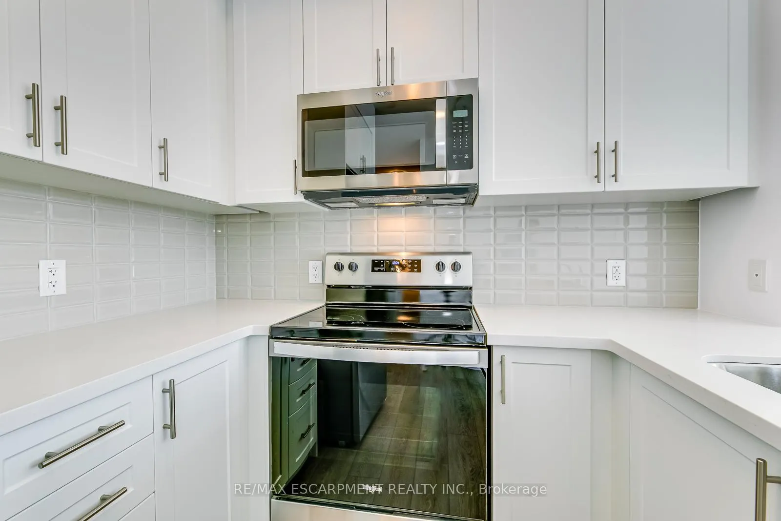 Photo 5 of Unit 302, 460 Dundas Street E, Hamilton, Waterdown — HOMEH