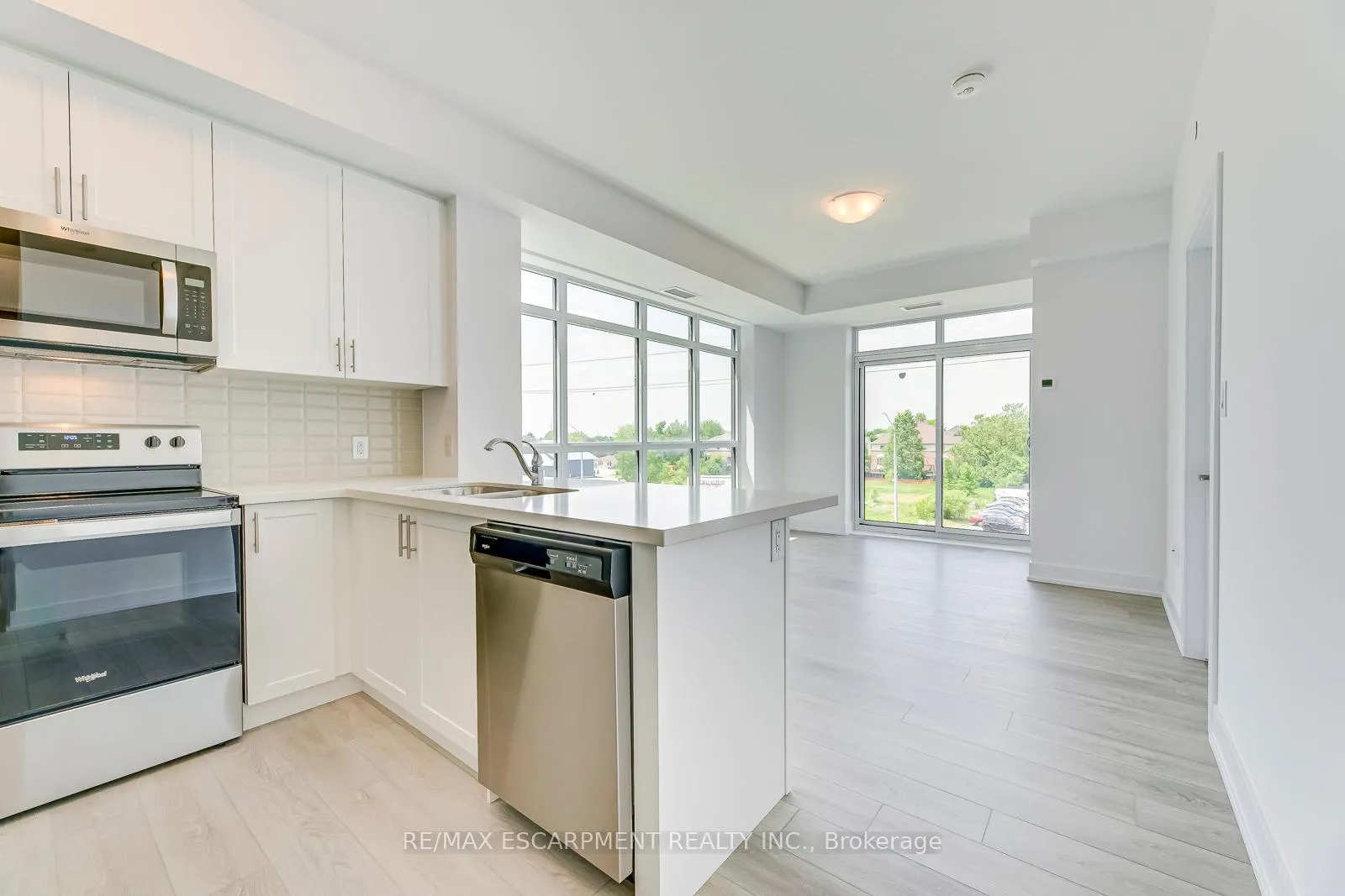 Photo 6 of Unit 302, 460 Dundas Street E, Hamilton, Waterdown — HOMEH