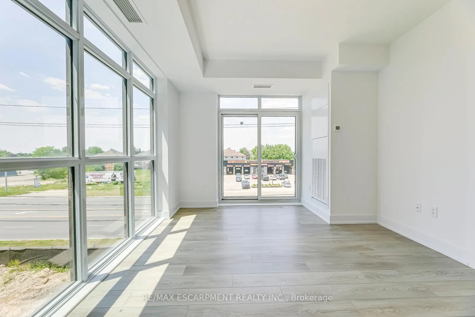 Photo 7 of Unit 302, 460 Dundas Street E, Hamilton, Waterdown — HOMEH