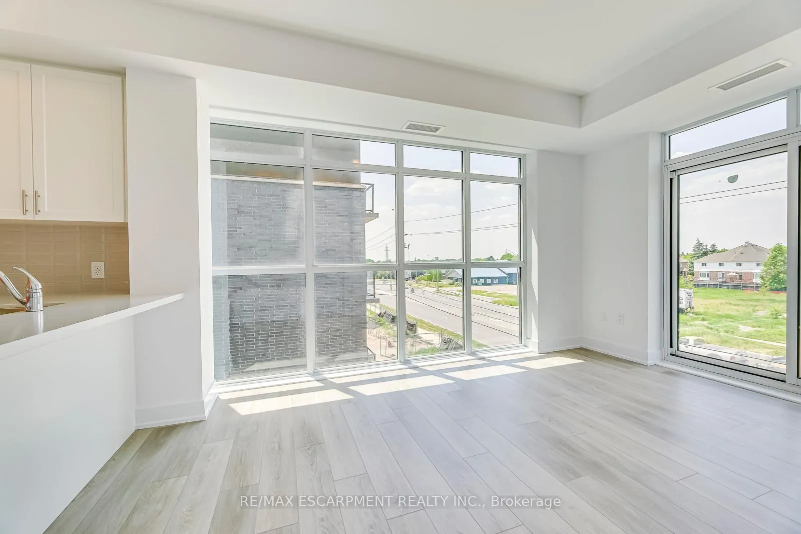 Photo 9 of Unit 302, 460 Dundas Street E, Hamilton, Waterdown — HOMEH